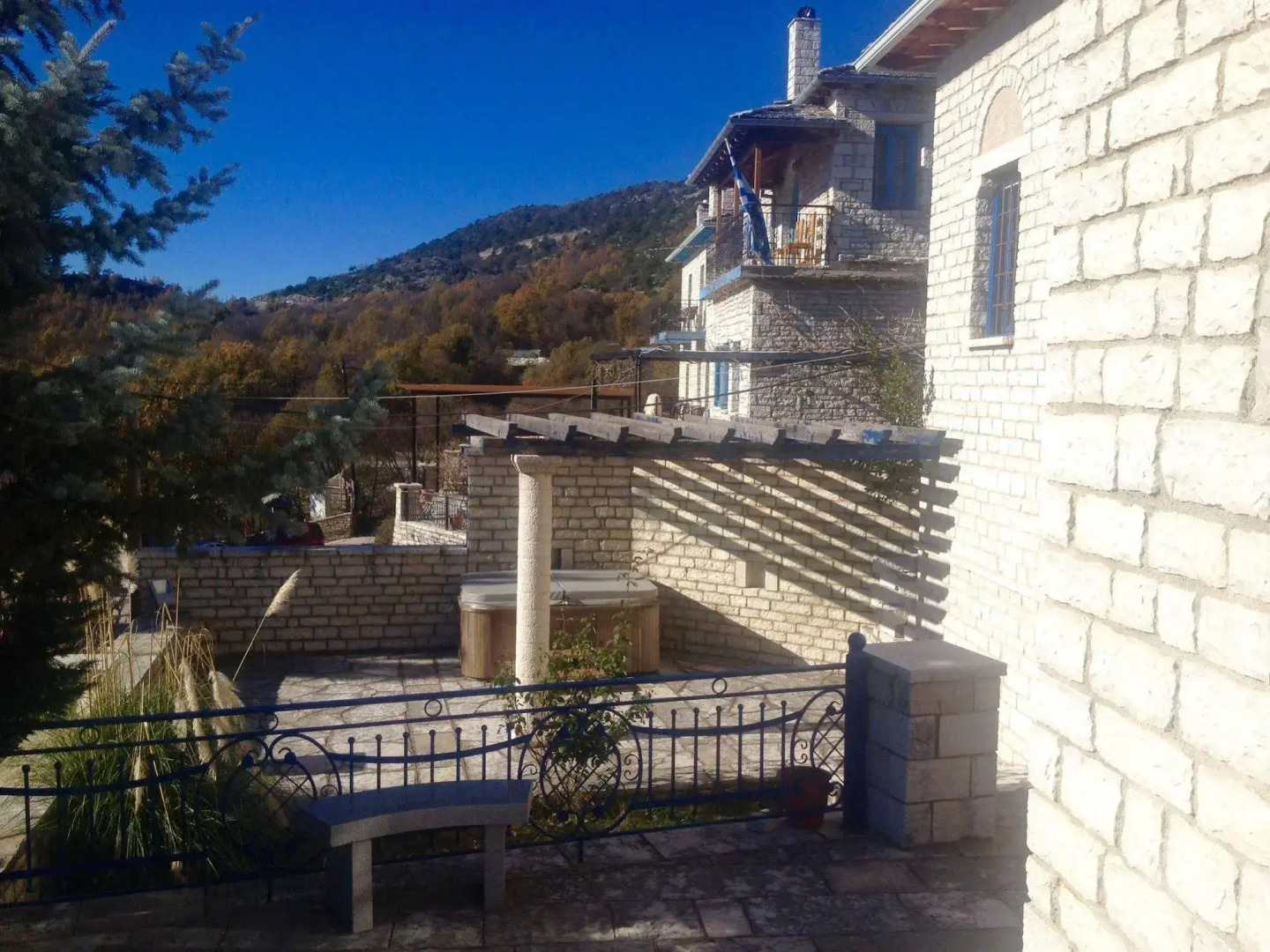 Zarkada Archontiko Hotel