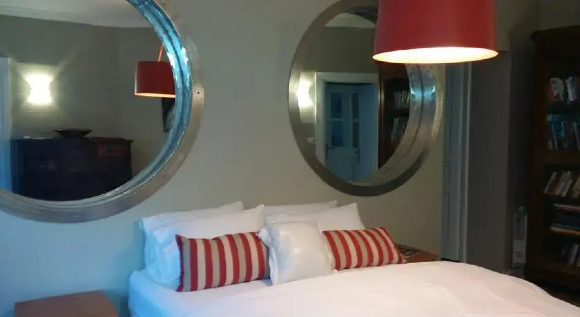 The Lakehouse Apartment