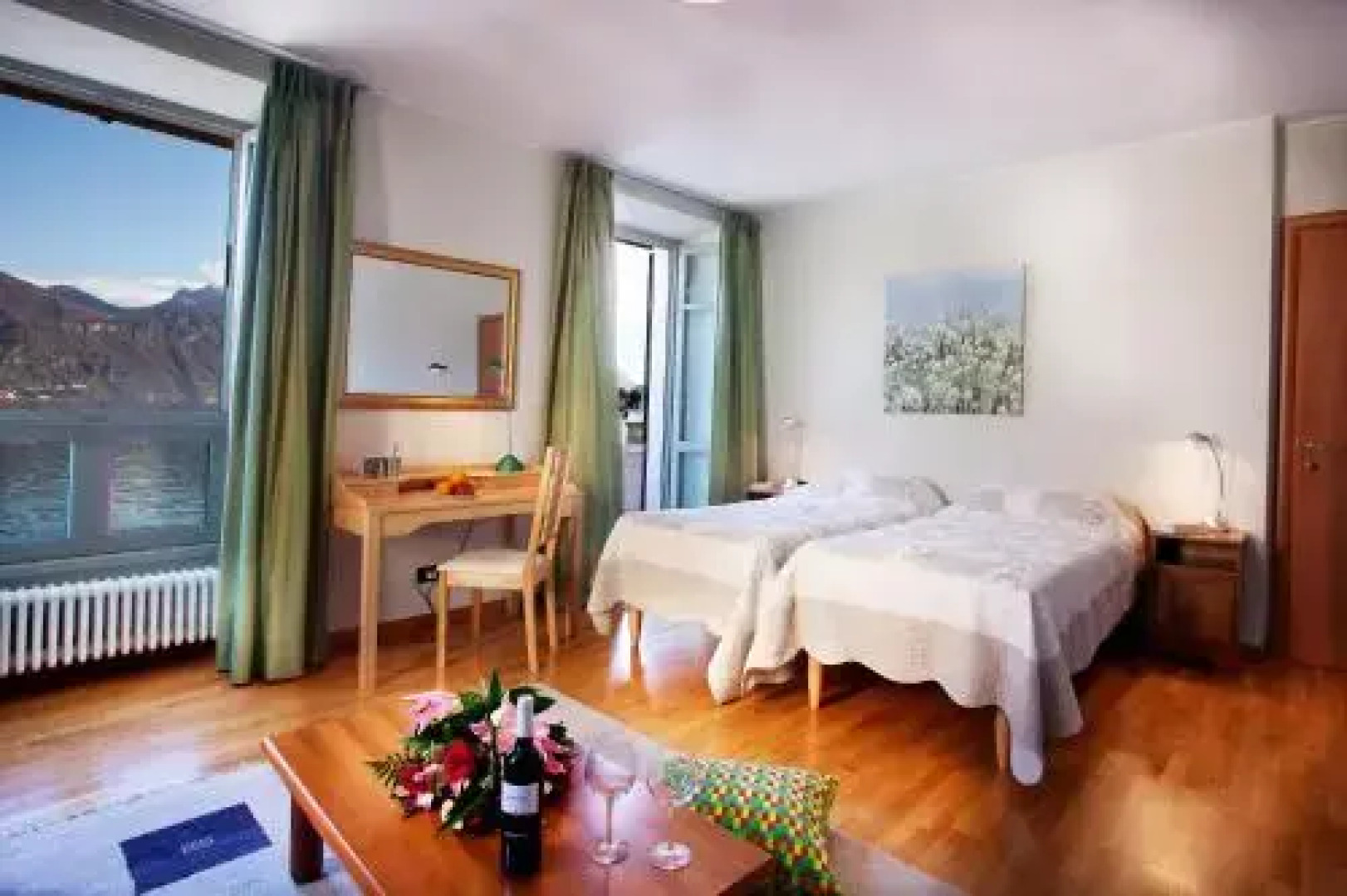 Menaggio Centro con 3 balconi