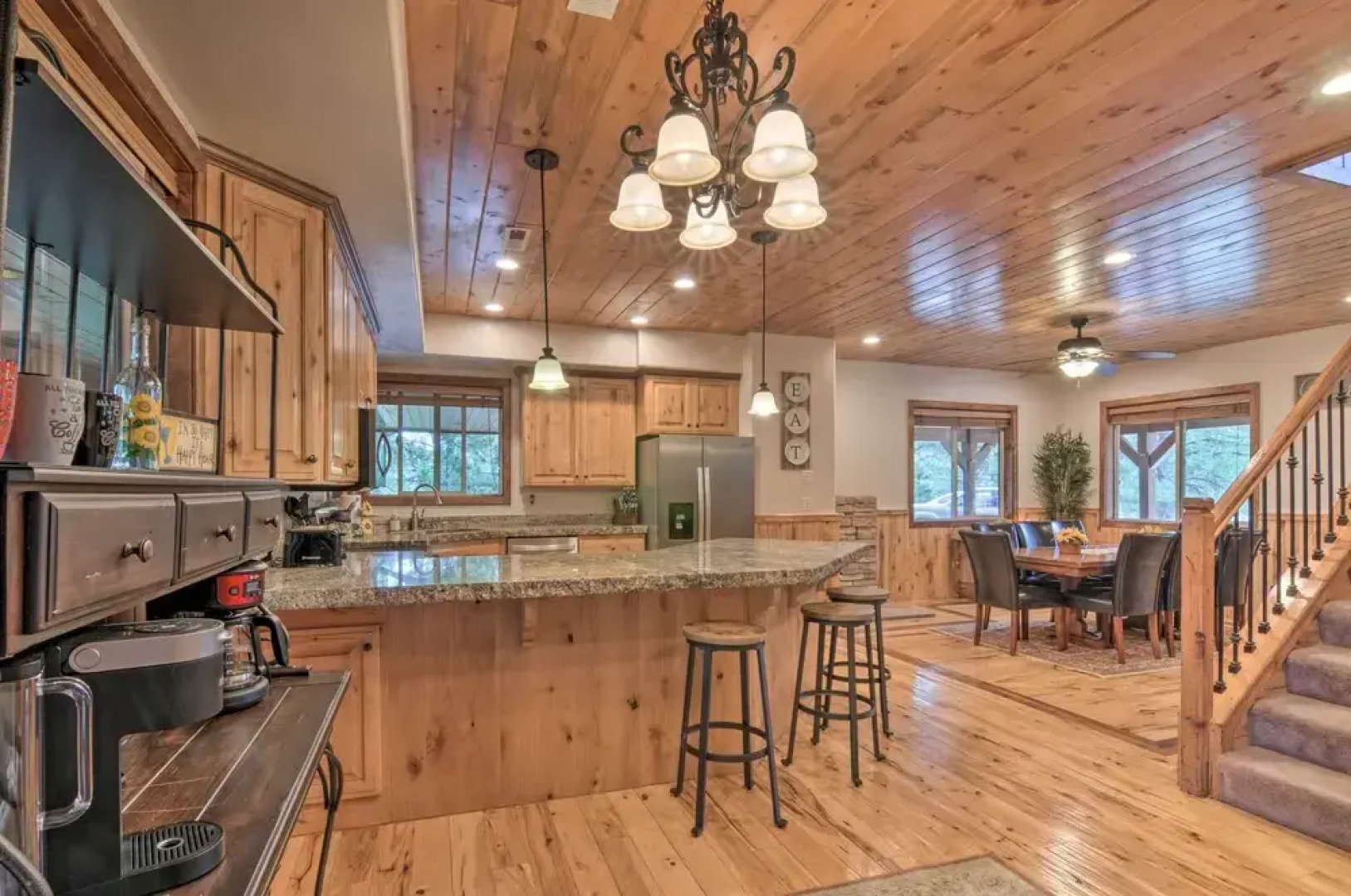 Idyllic Alton Escape ~ 37 Mi to Bryce Canyon!