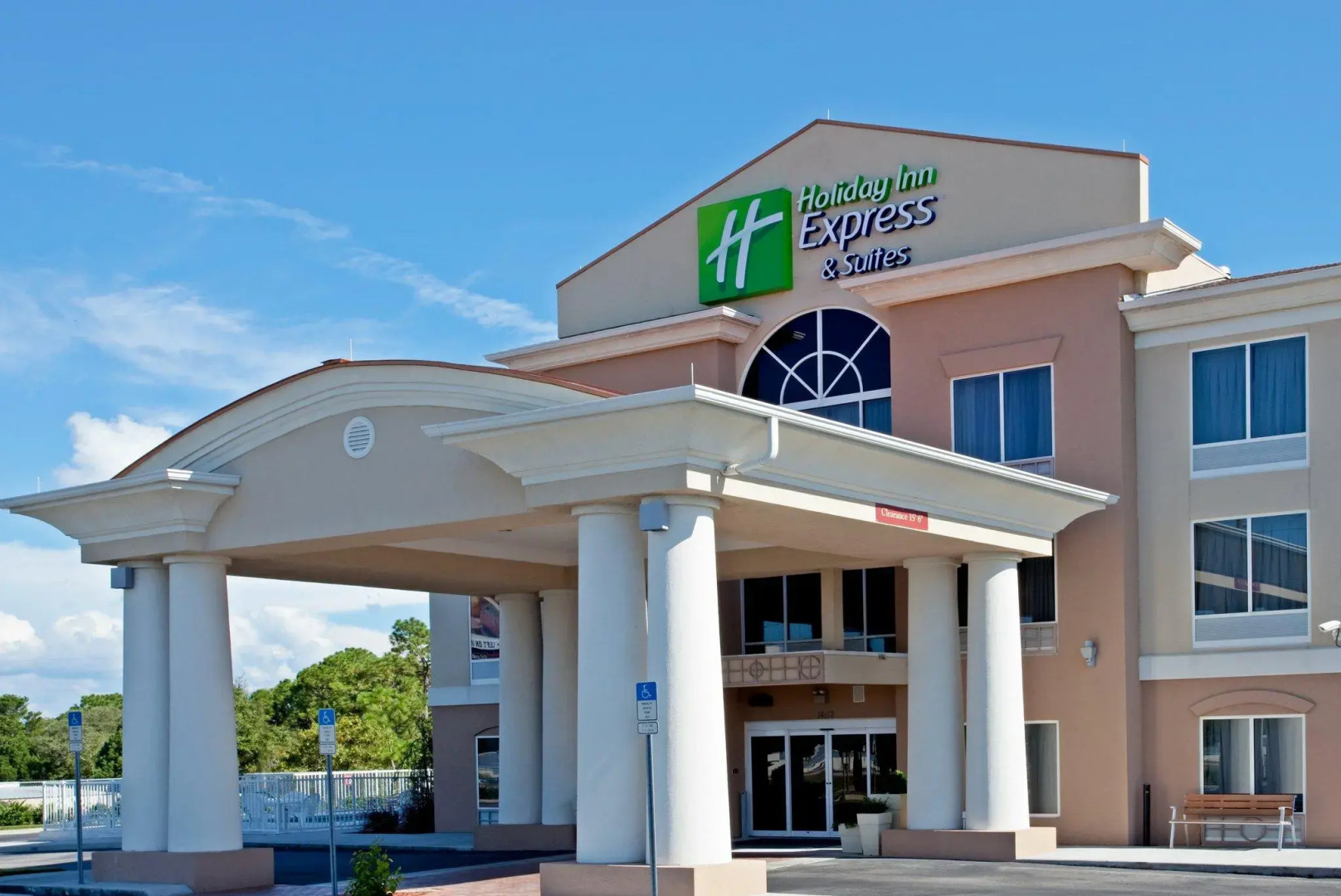 Holiday Inn Express Hotel & Suites Brooksville West by IHG