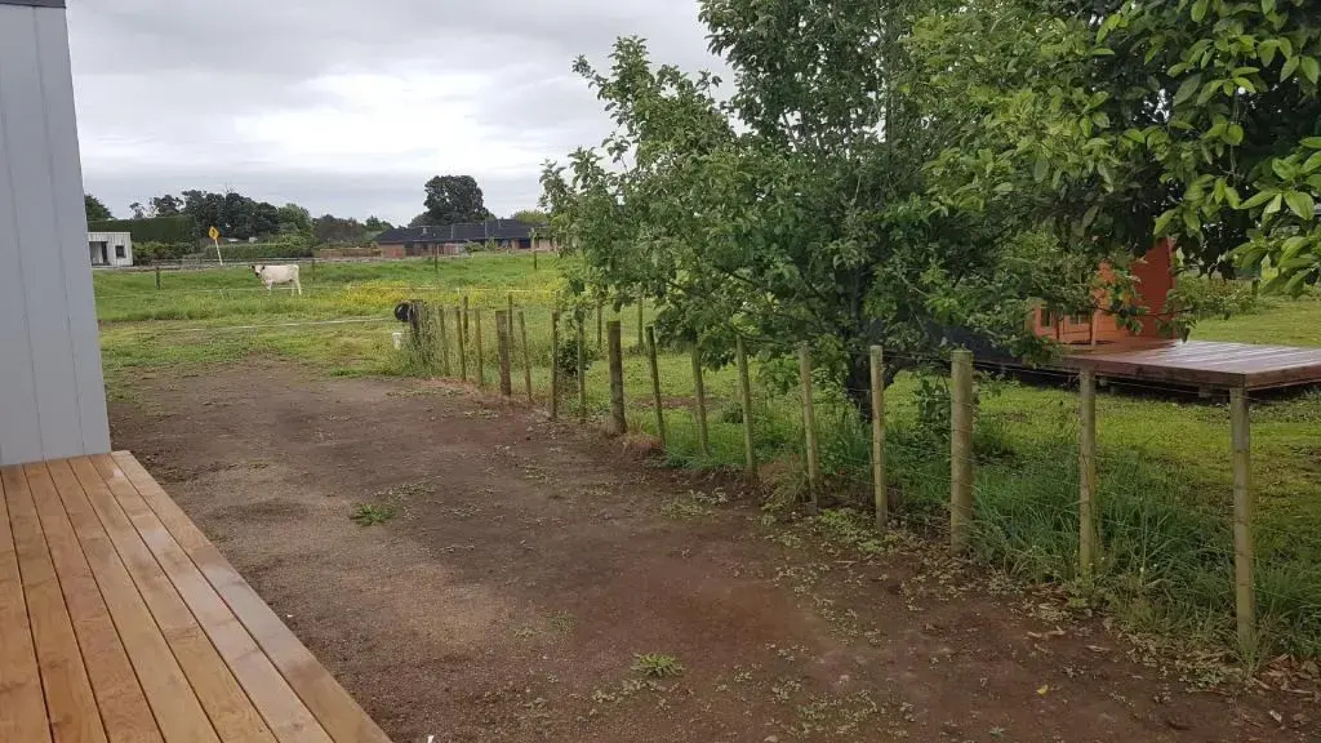 Brand New Two-Bedroom Cosy Cottage with Hobbit House sleep-out