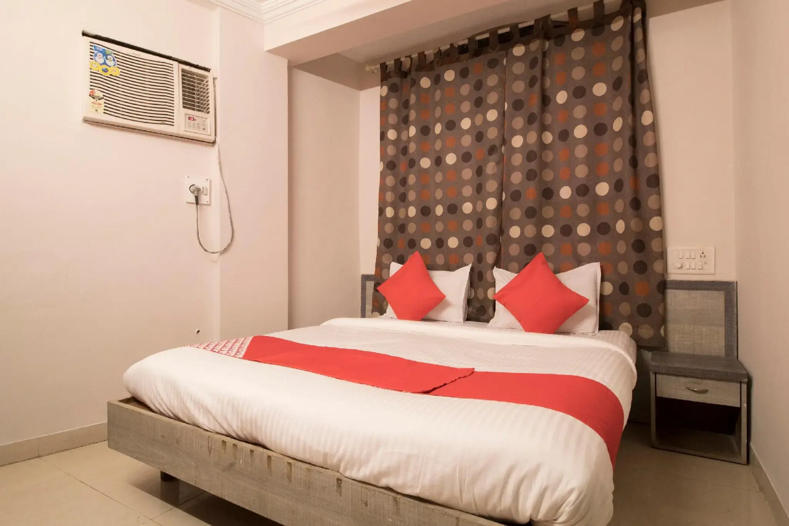 OYO Flagship 37831 Hotel Hem Executive