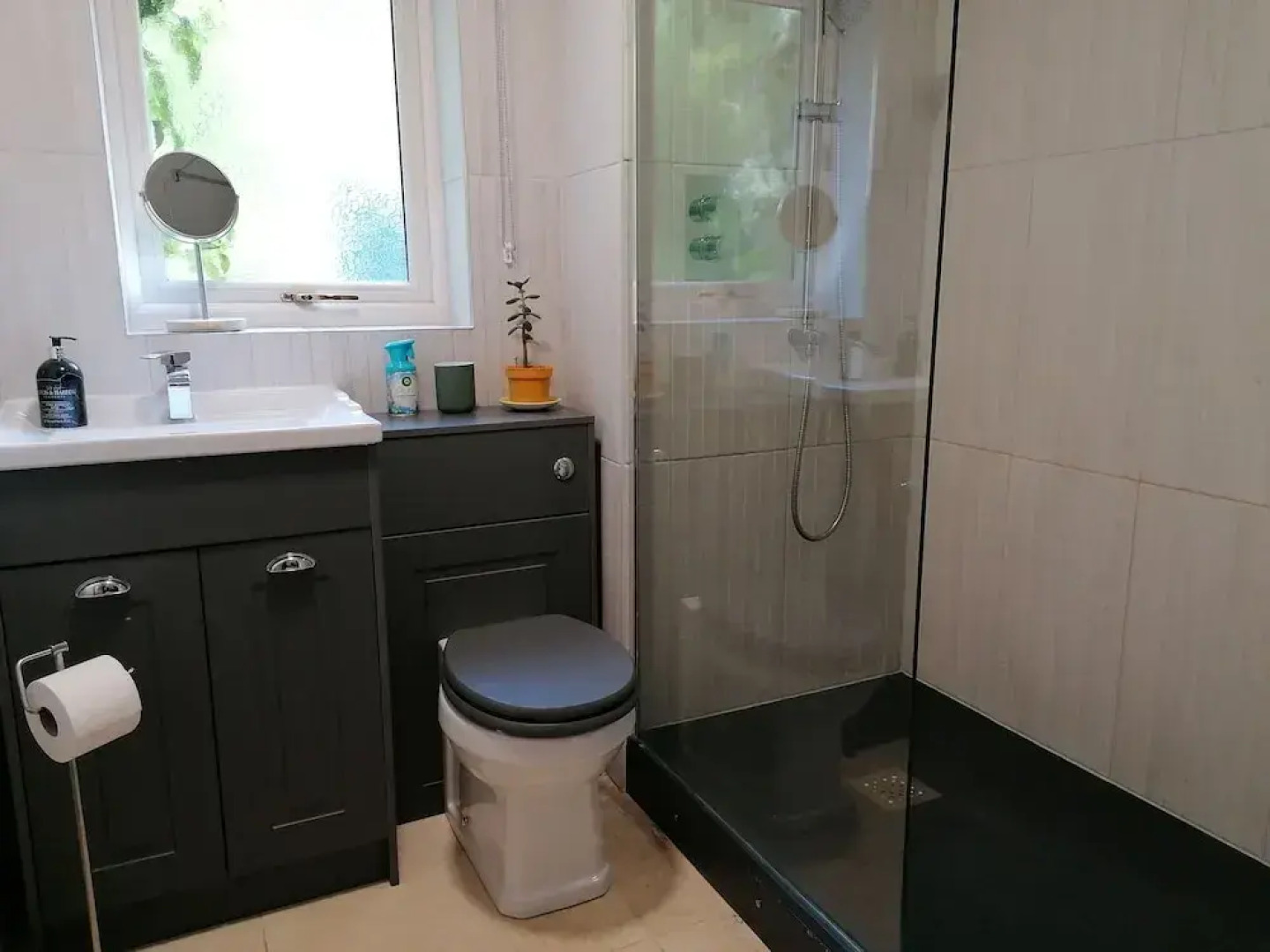 Countryside Cottage Retreat at Ty'r Cwm Farm