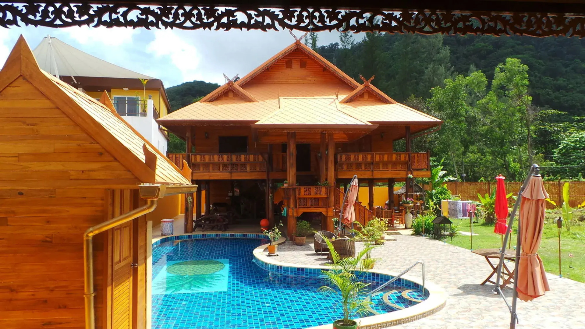 Golden Teak Resort Baan Sapparot