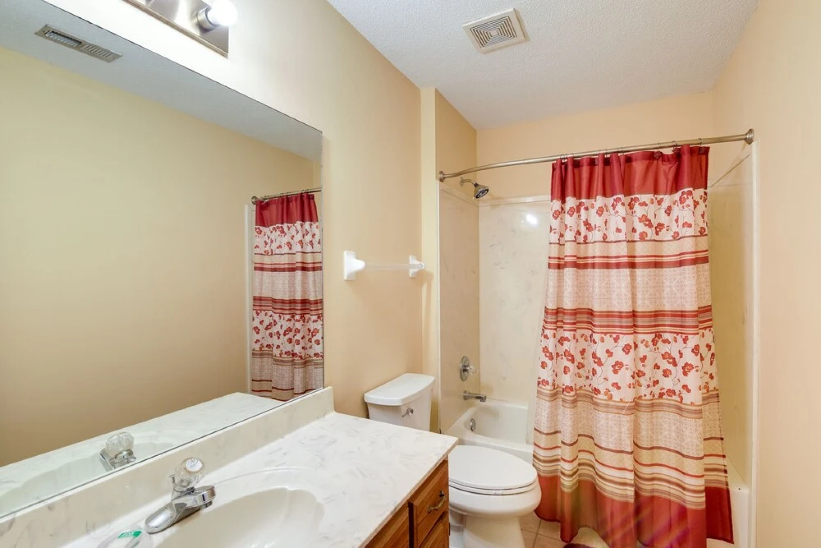 Olive Branch Getaway w/ Deck & Charcoal Grill!