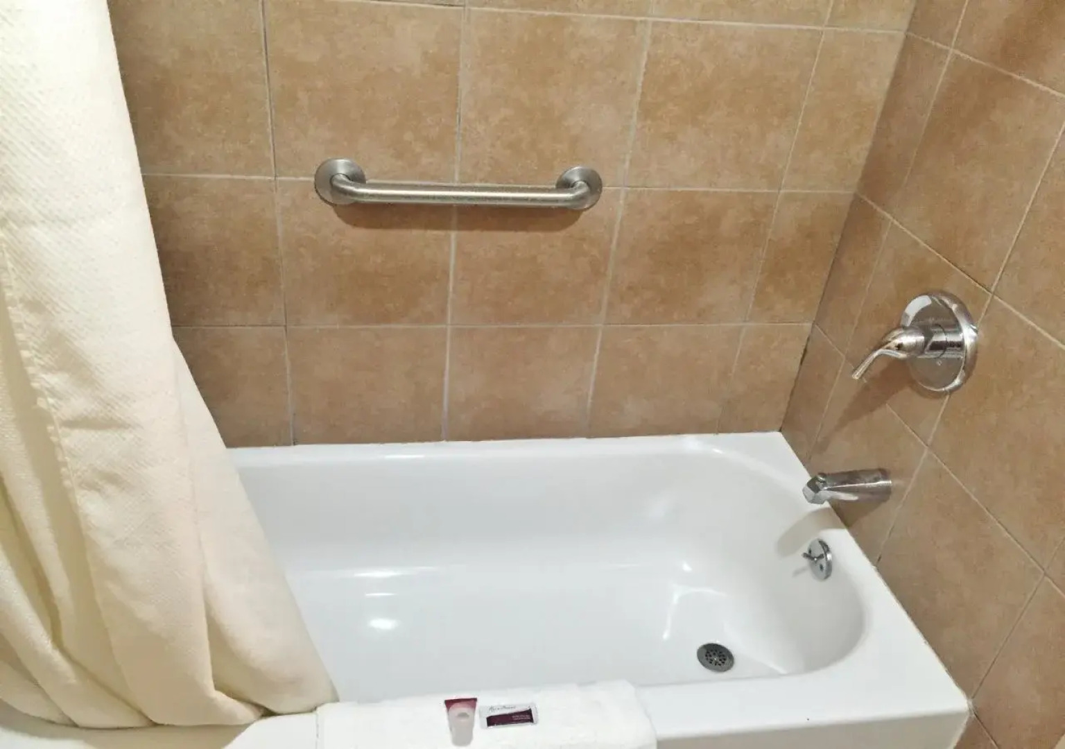 Express Inn & Suites Junction City