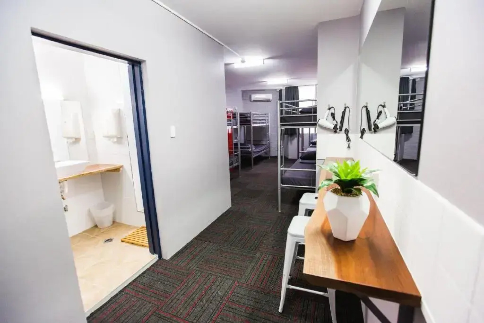 Mad Monkey Backpackers Waterfront