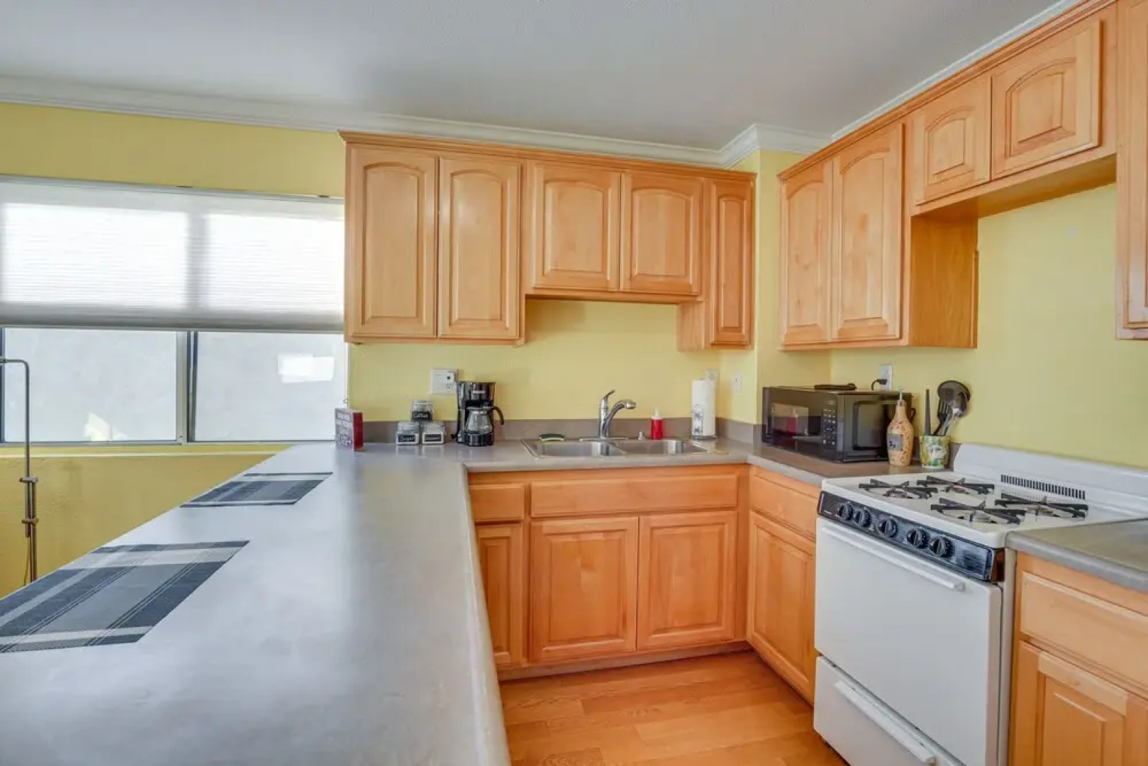 Chula Vista Unit: 12 Mi to Downtown San Diego!