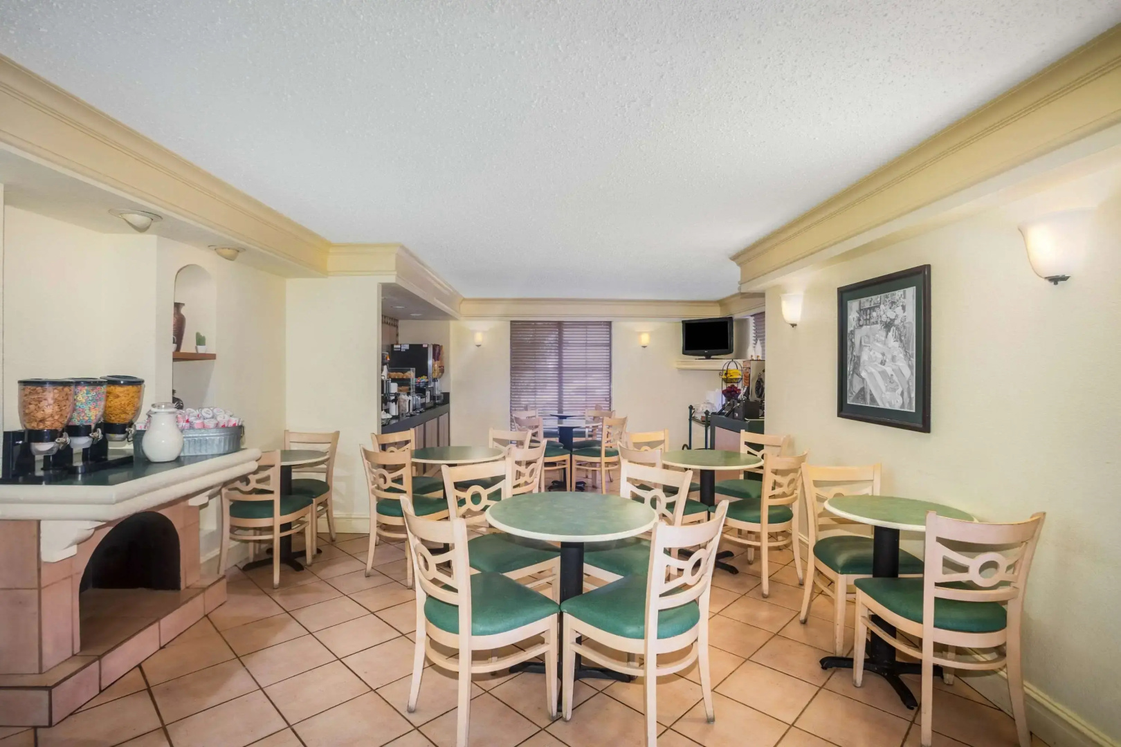 Super 8 by Wyndham Eagle Pass
