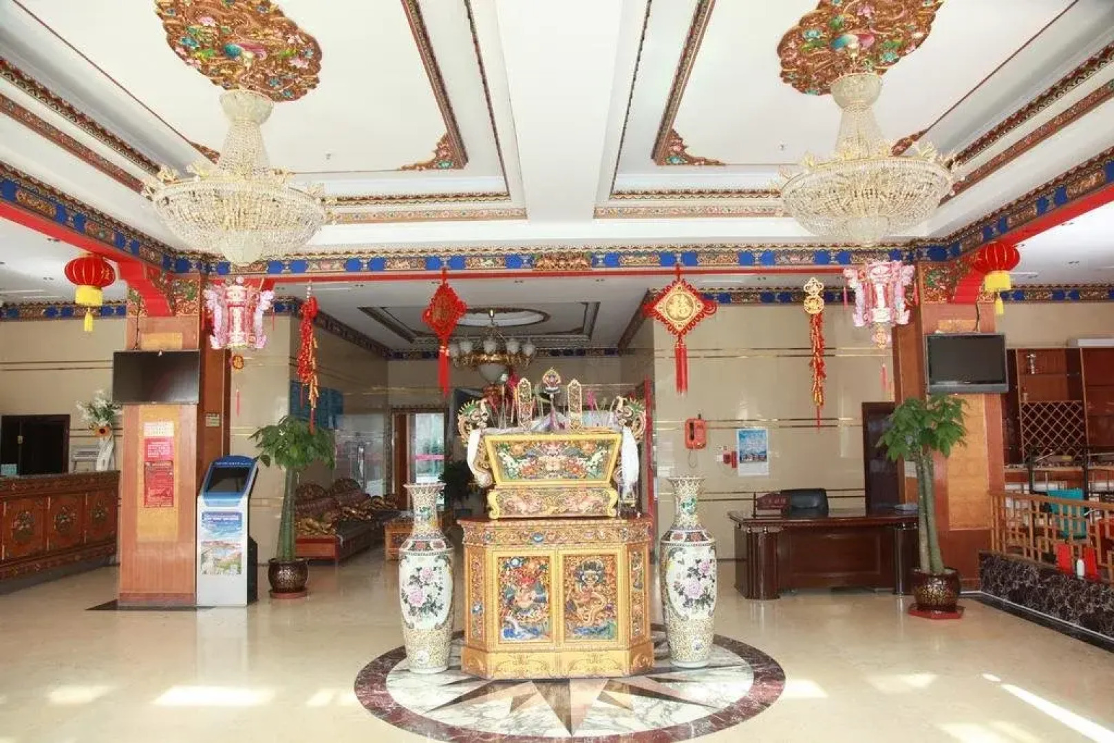 Tibet Shannan Yulong Holiday Hotel