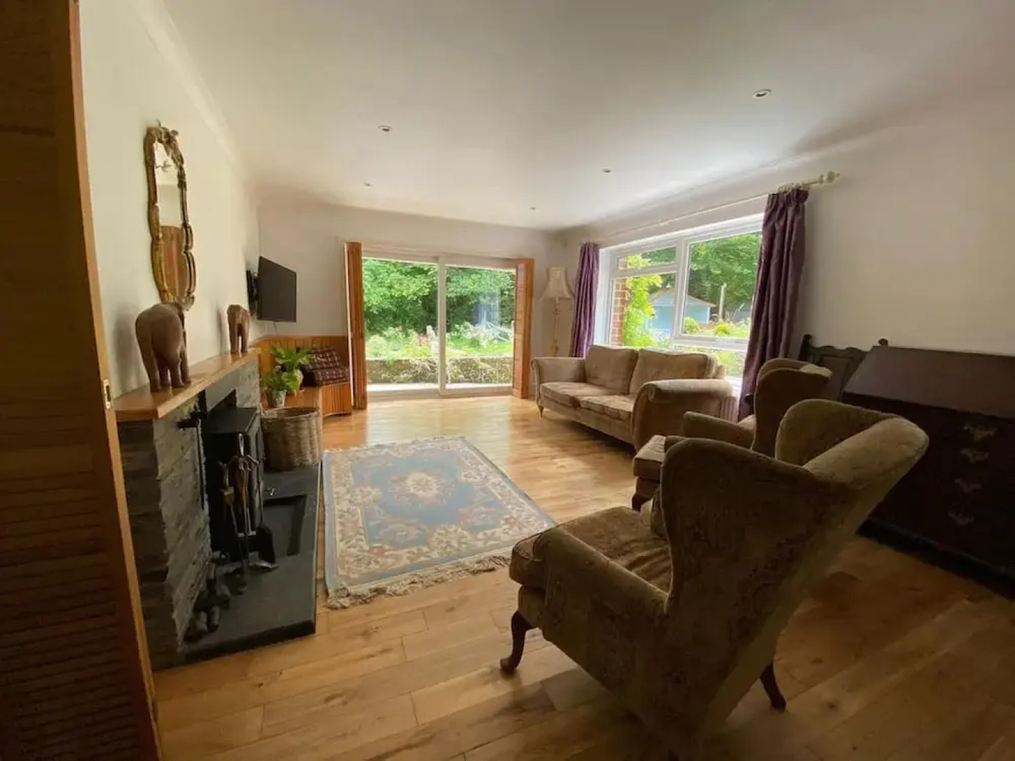 Family Home With Large Garden and Pool Near Totnes