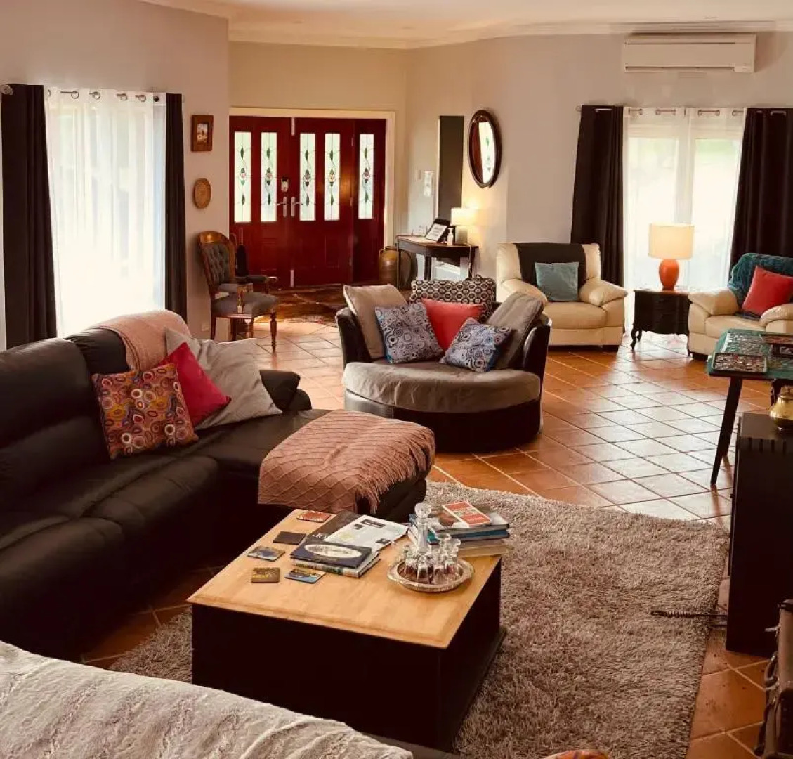 Gundaroo Manor Bed & Breakfast