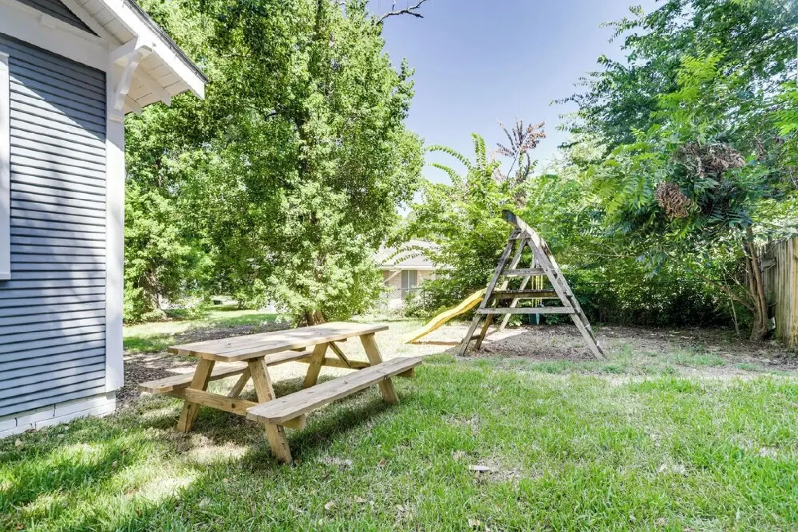 Easy Dtwn Access: Restored 1930s Brenham Retreat