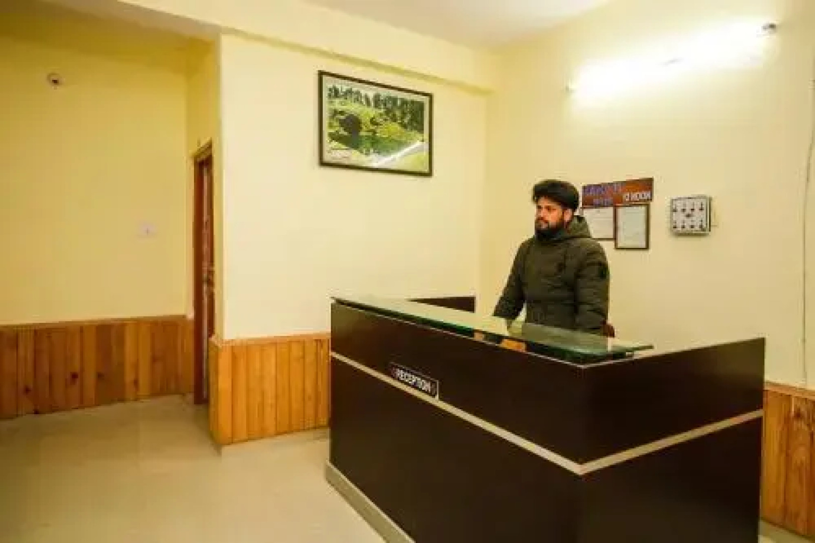 OYO 27666 Hotel Cedar View