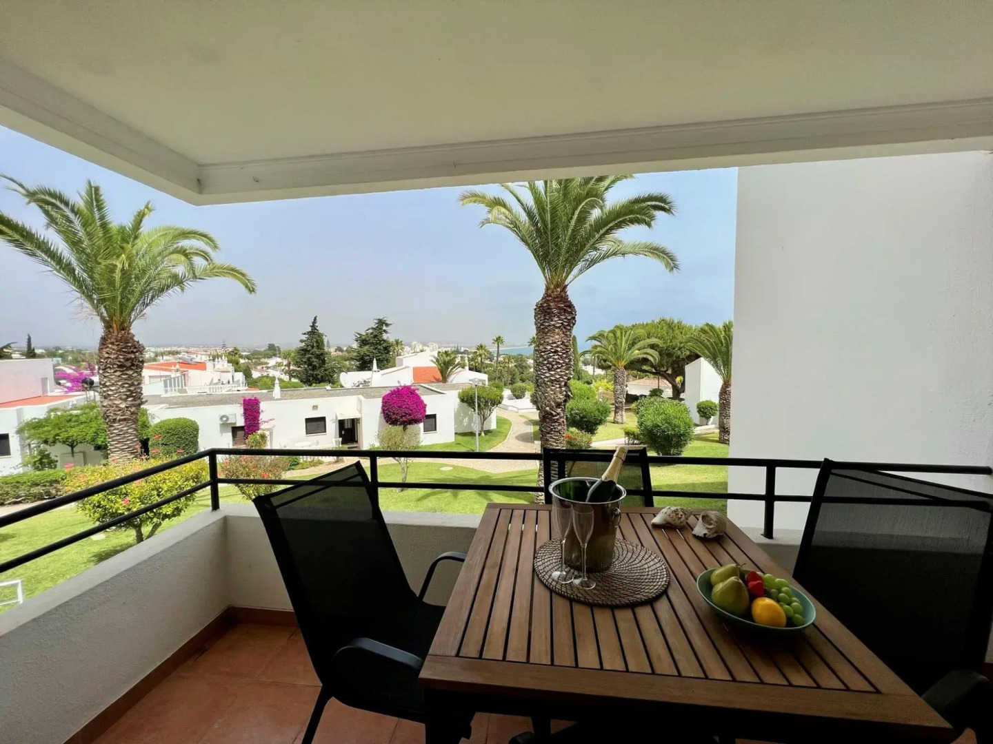 ARMAÇÃO DE PÊRA BRIGHTNESS 2 WITH POOL by HOMING