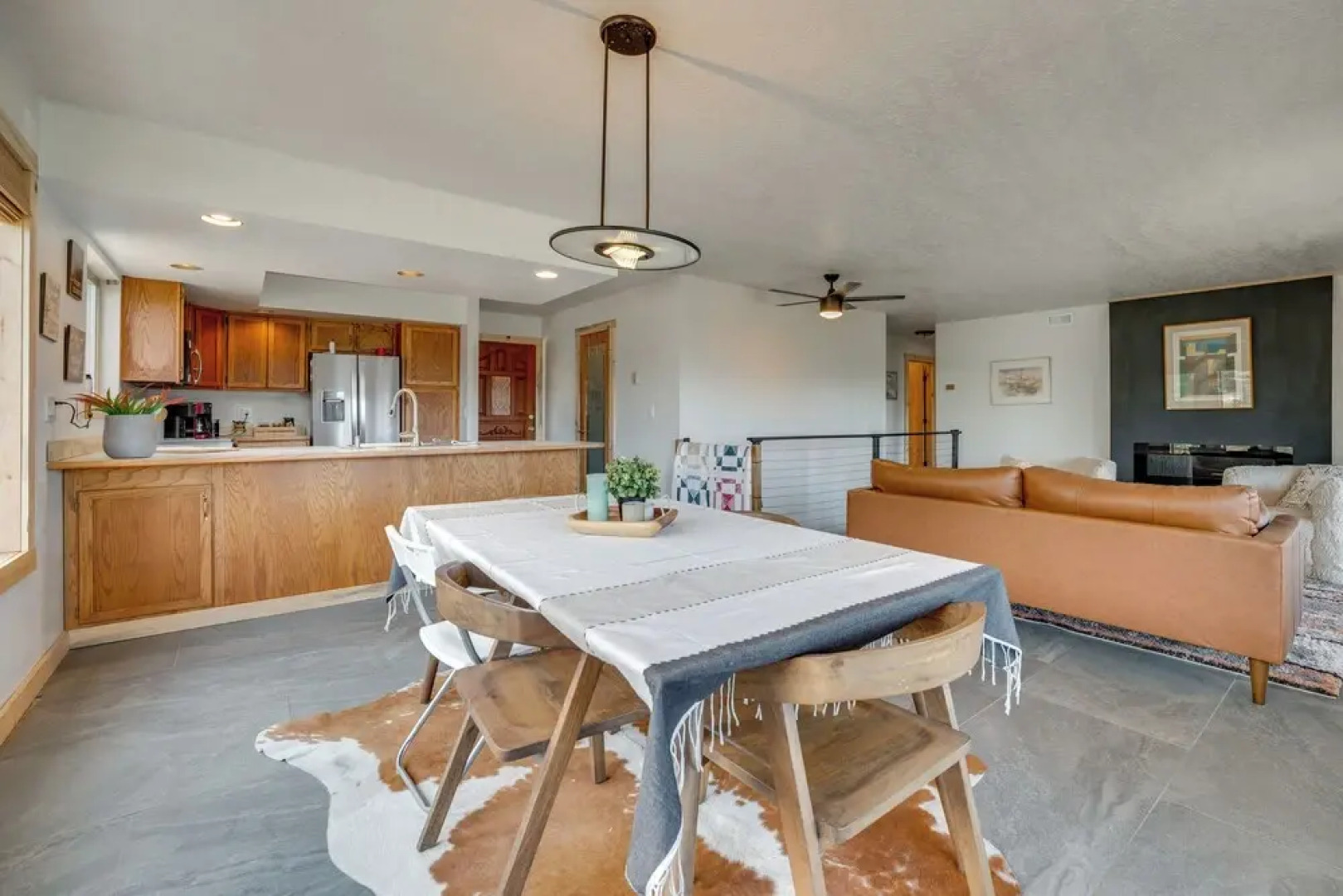 Mtn-view Getaway w/ Spacious Deck in Republic!