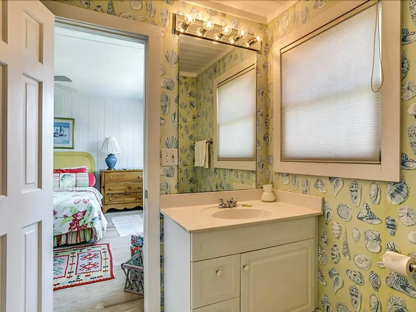 2000 Arthur Oxner 8 Br home by RedAwning