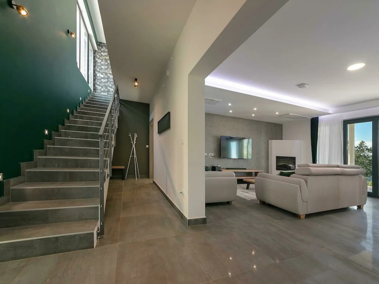 Villa With Swimming Pool, Play Area, Volleyball Court, Table Football, 8 km From Labin