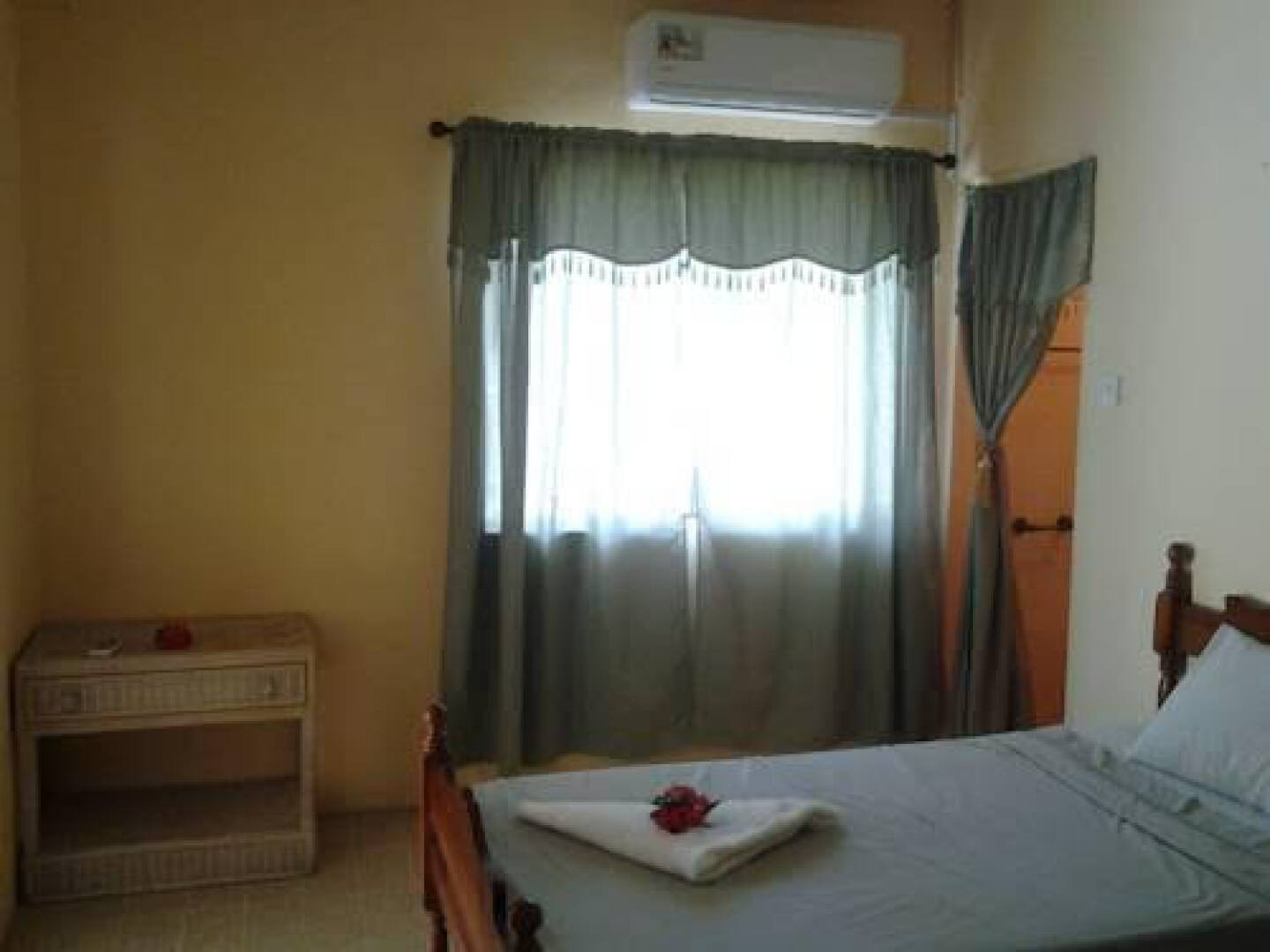 Big Sands Bay Garden Apartment