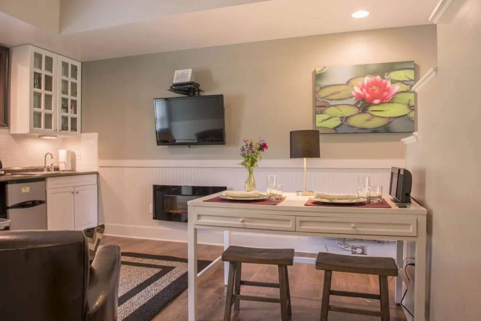 By the Side of the Road Inn & Cottages