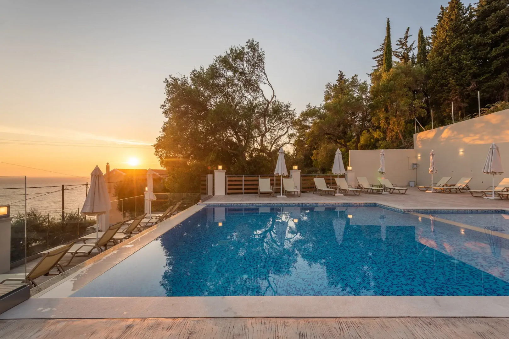 Mazis Apartments