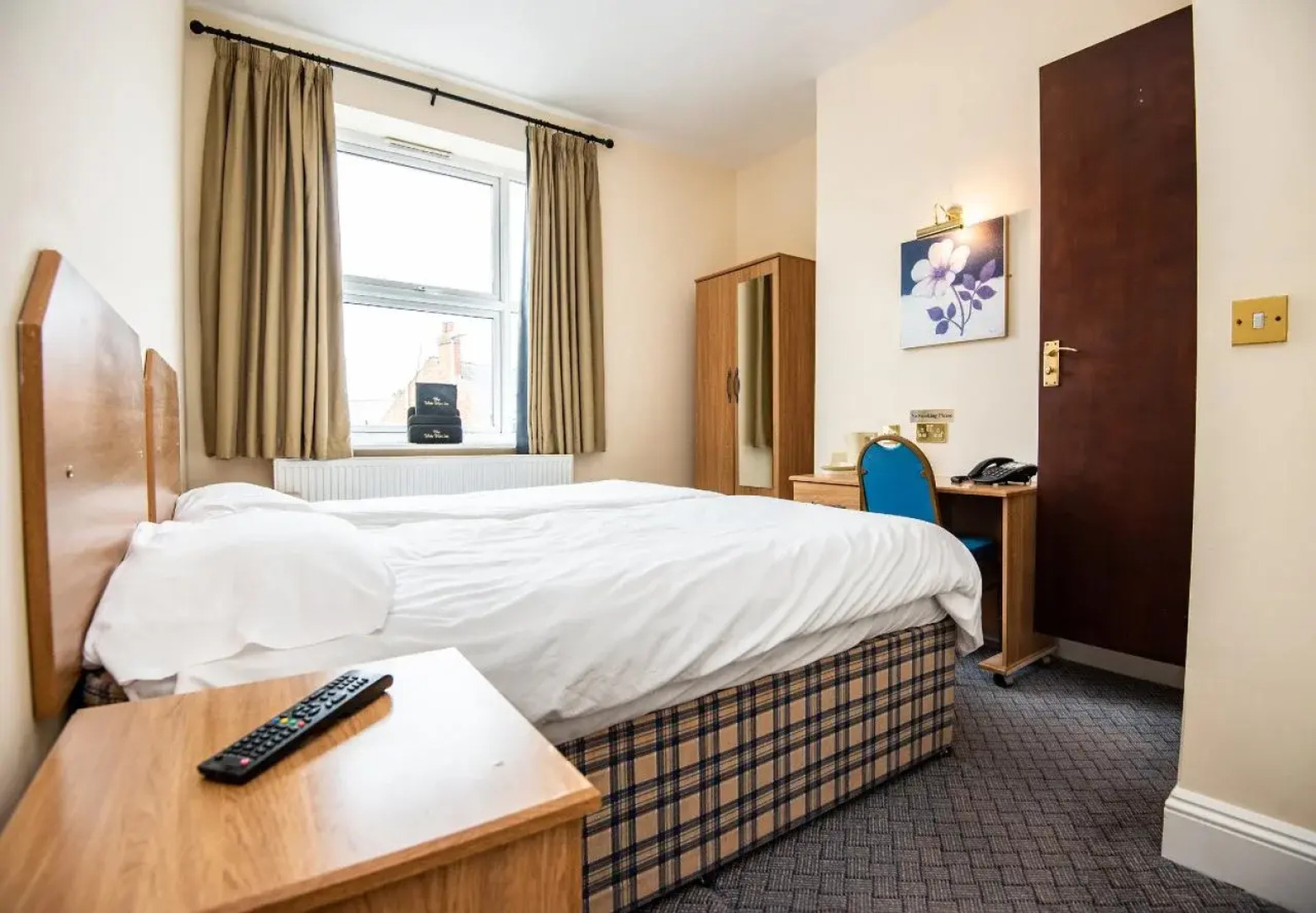 OYO The White Hart Inn