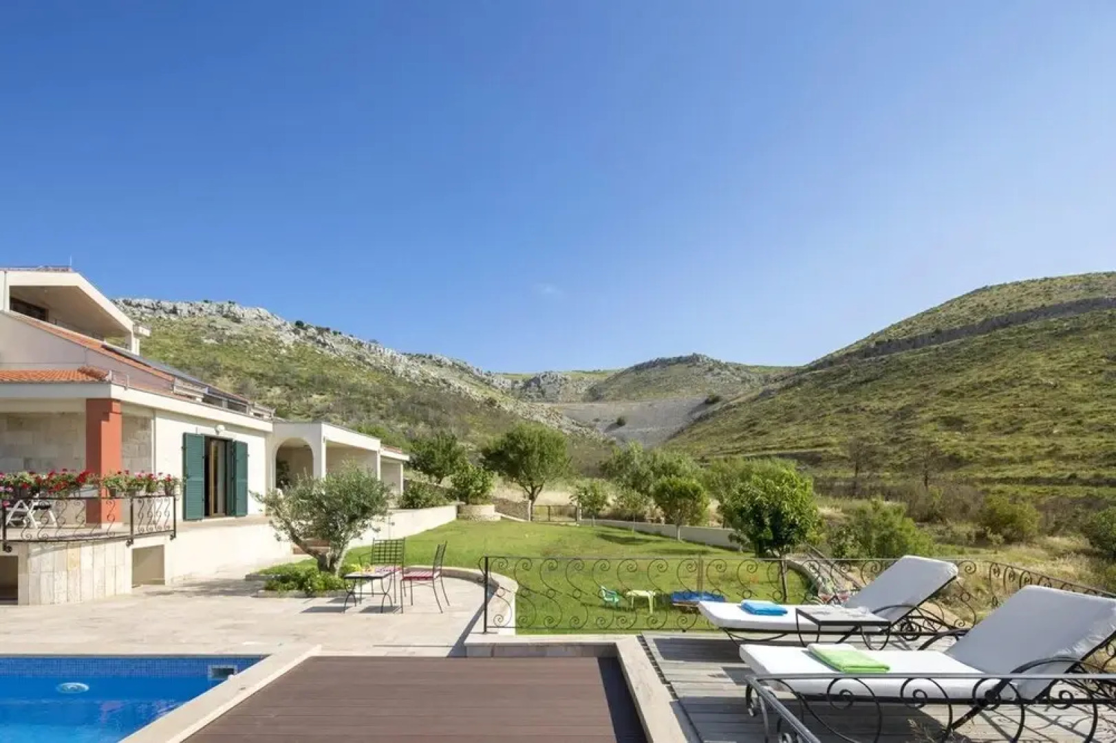 Villa With 4 Bedrooms in Prgomet, Trogir, With Wonderful sea View, Private Pool, Furnished Terrace - 6 km From the Beach