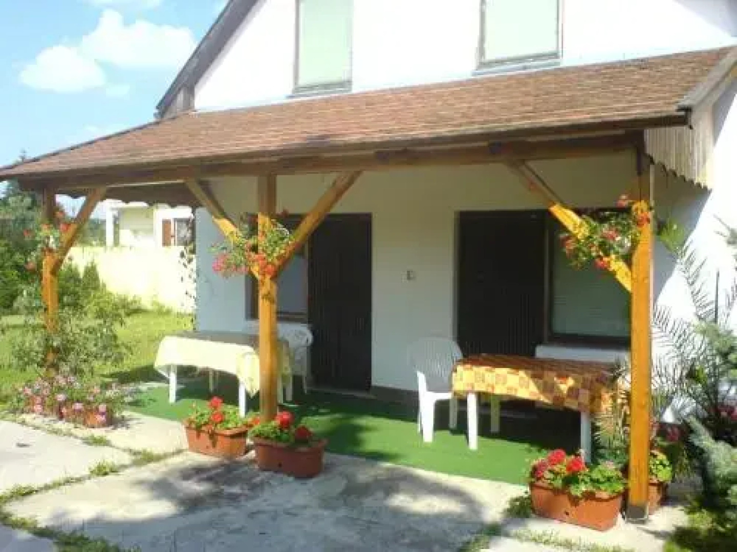 Hársfaapparman és vendégház