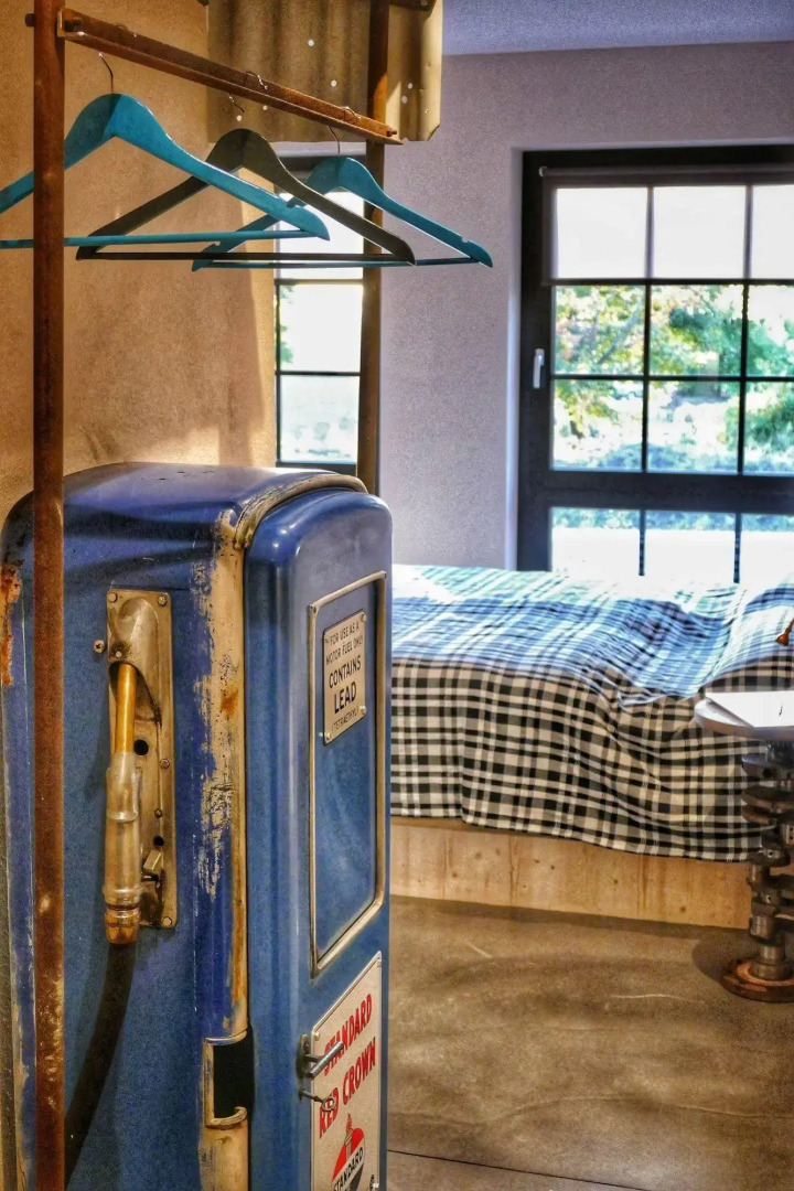 Road Stop Neandertal