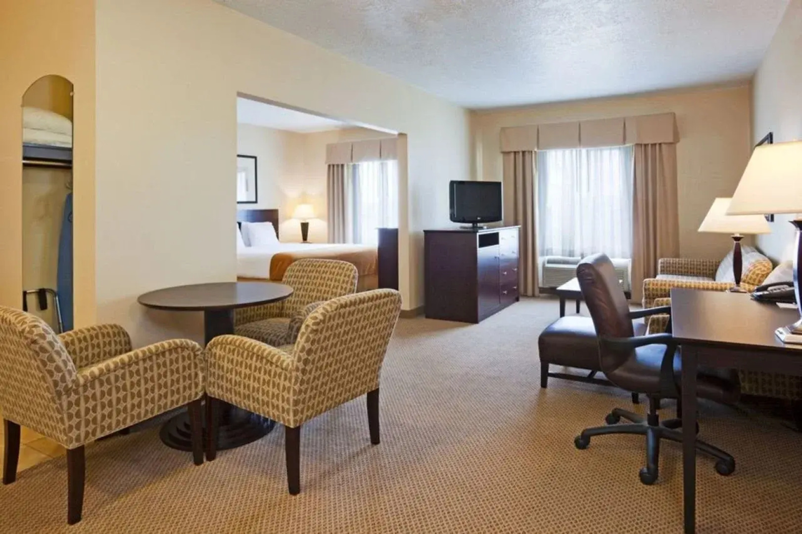 Holiday Inn Express & Suites Brandon by IHG