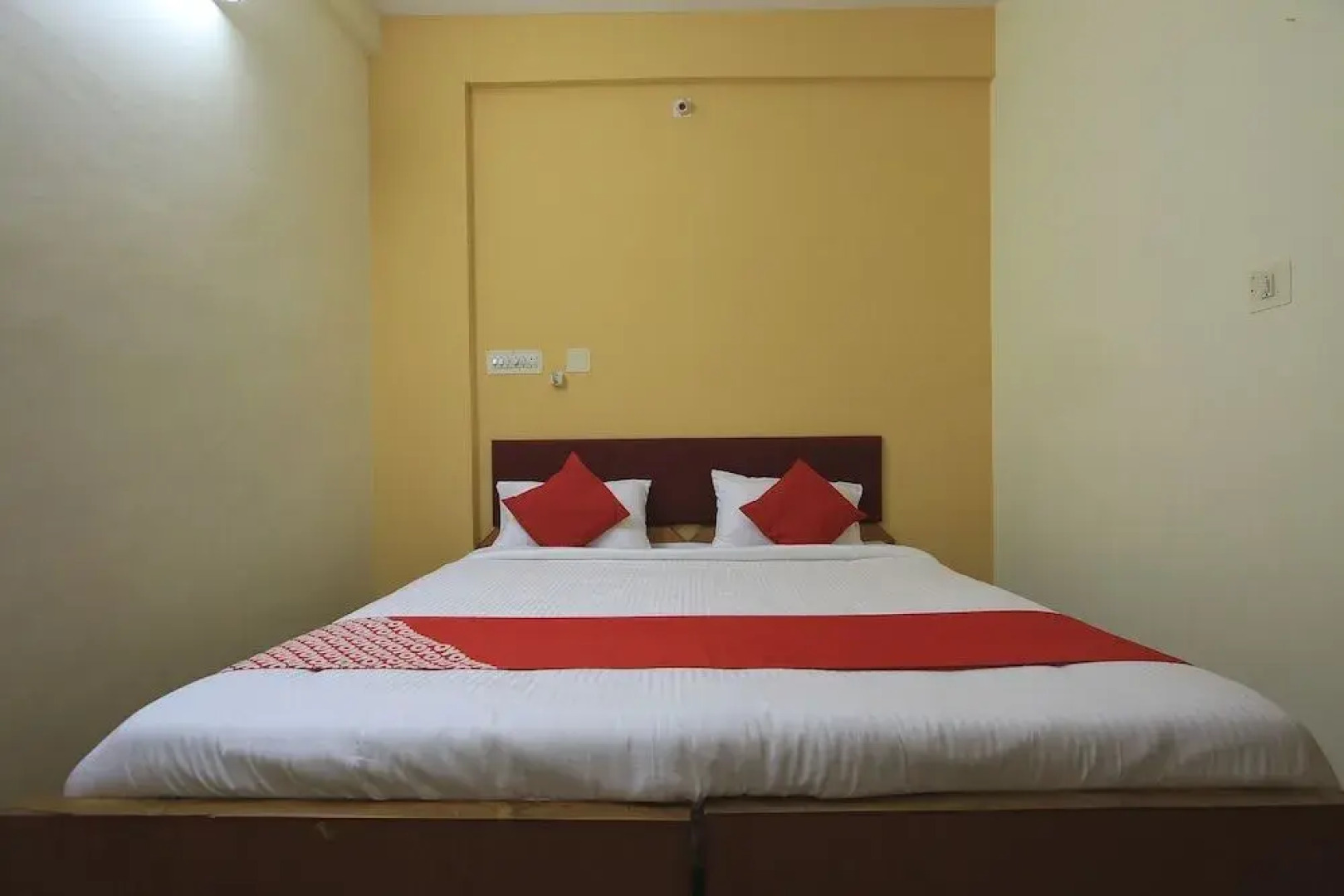 Oyo 29159 Varsha Boarding And Lodging