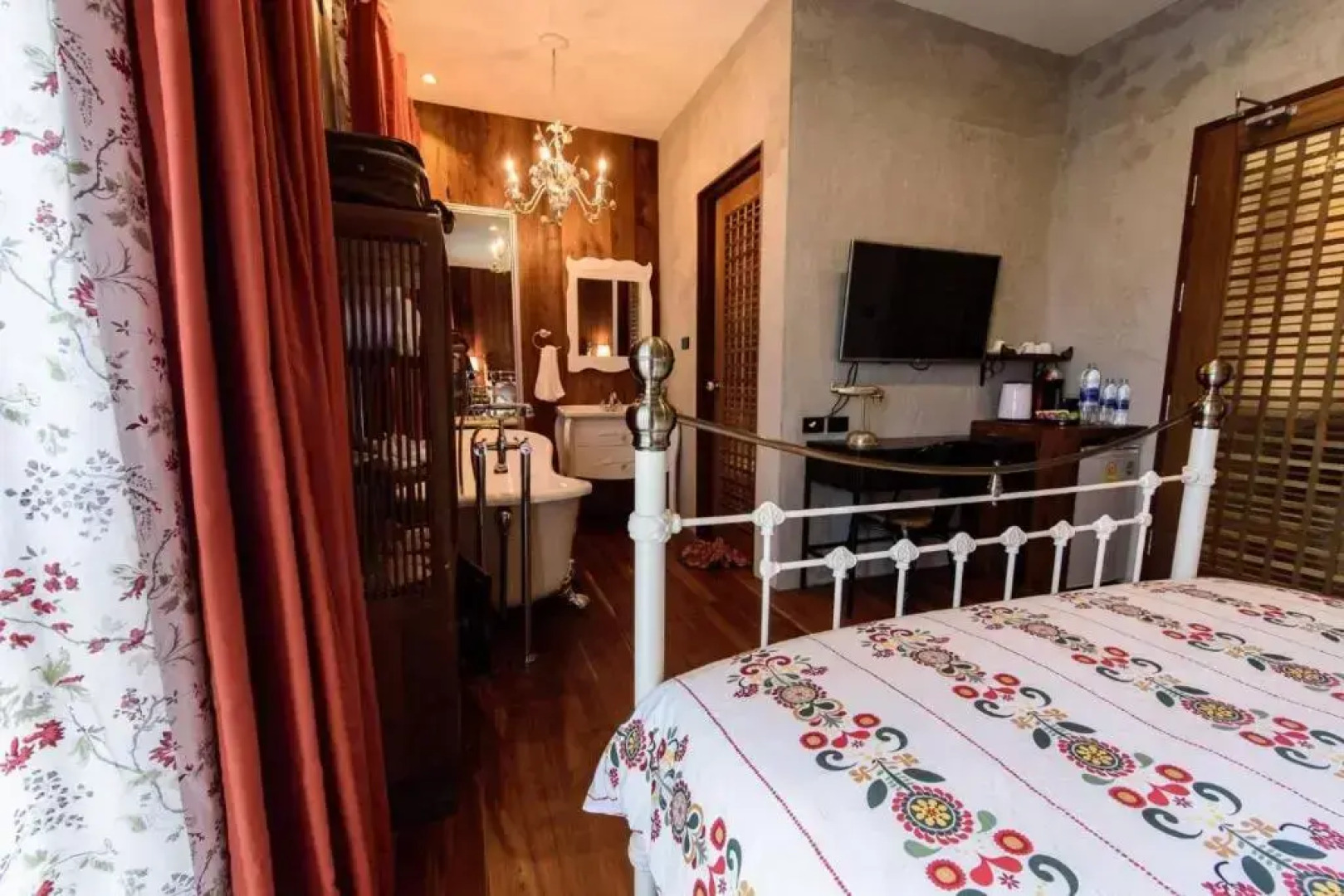 Rimrabeang Amphawa Cafe and Suite