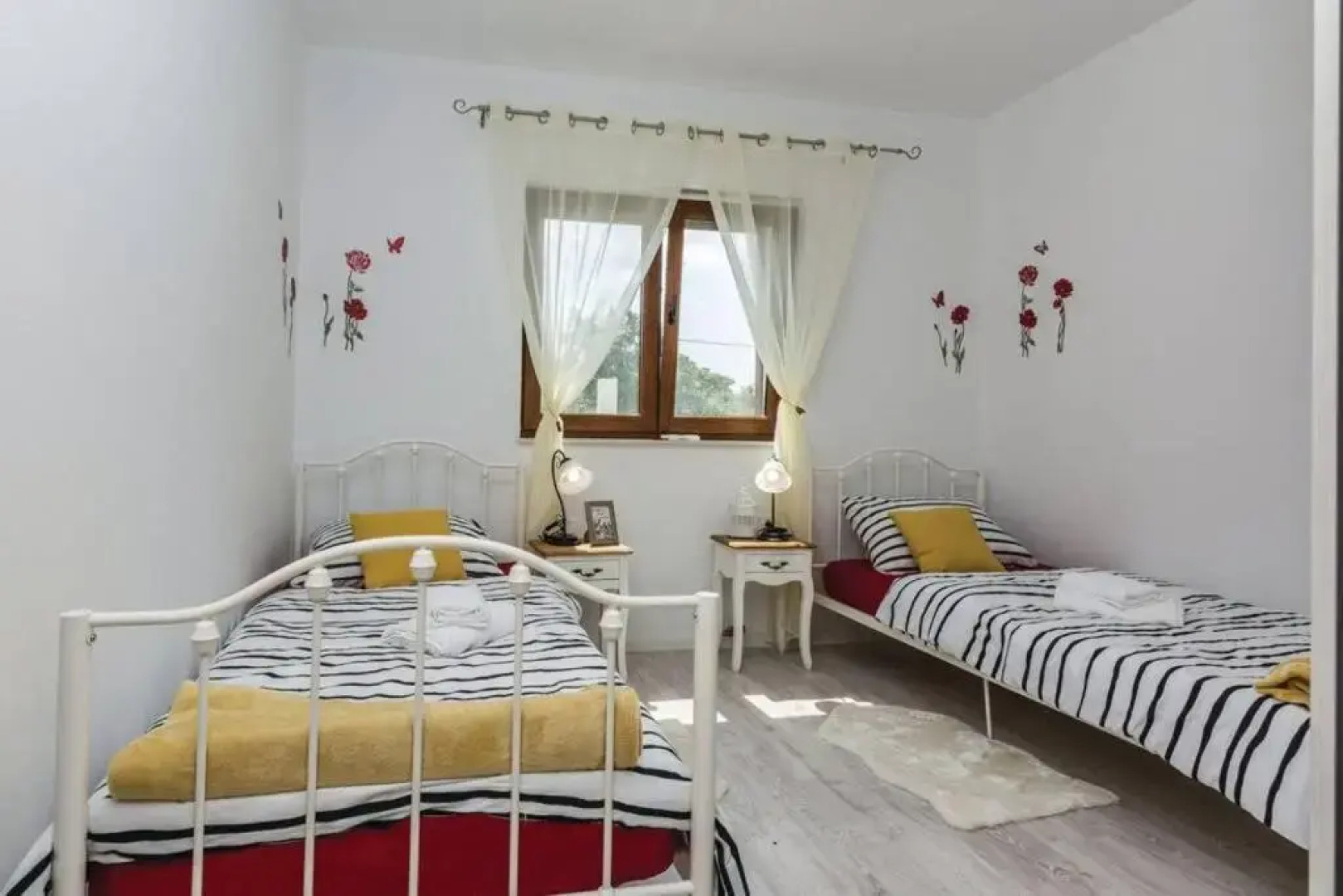 Lux stone house with pool, jacuzzi, sauna near beach