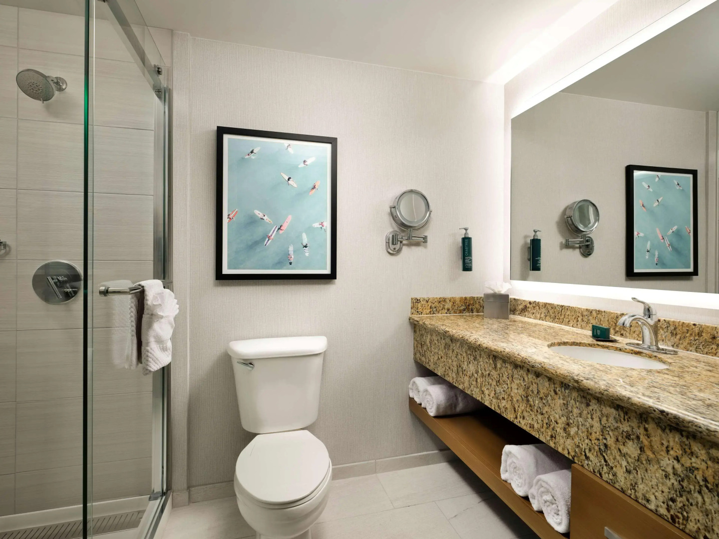 Hotel Zessa Orange County Airport, a DoubleTree by Hilton