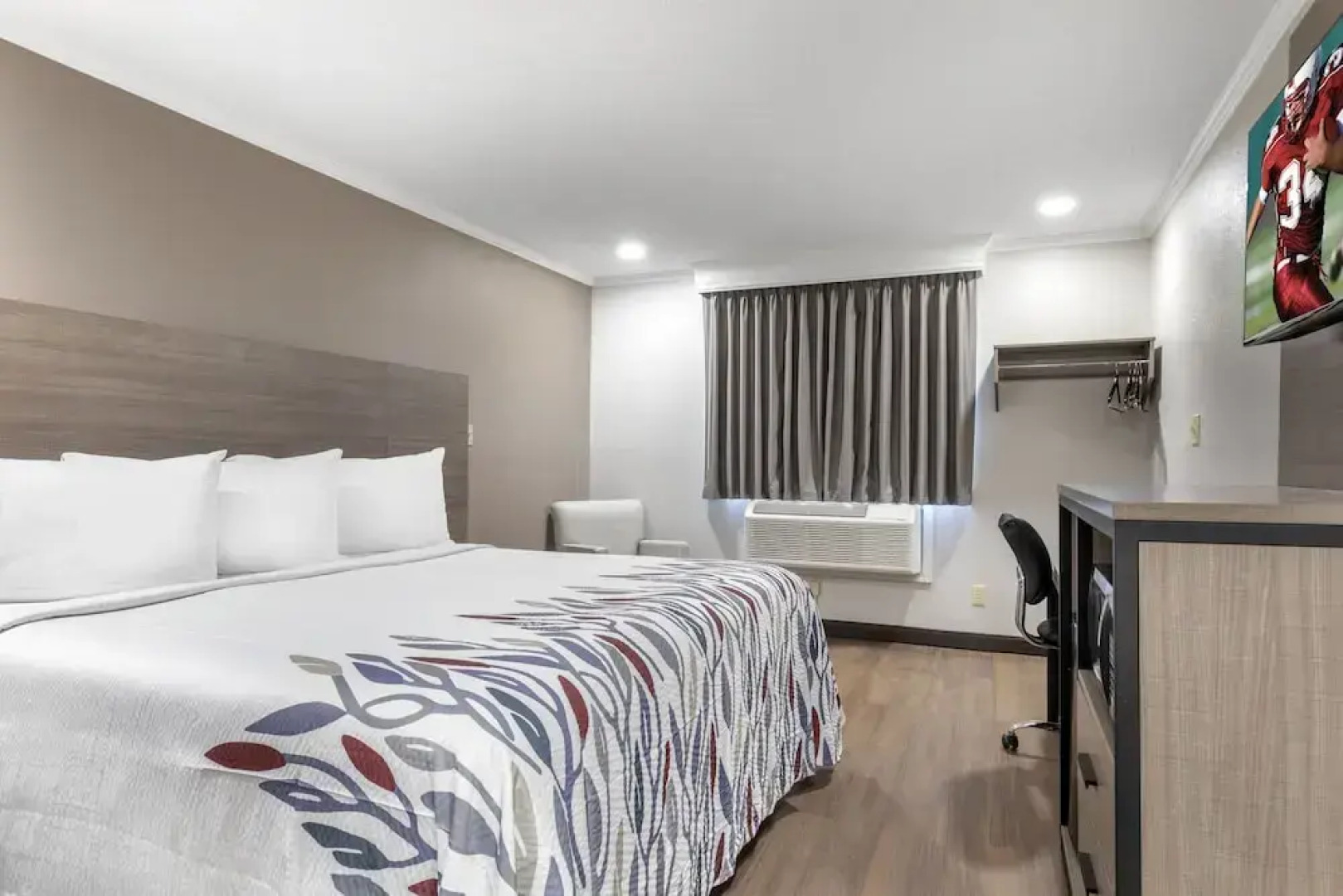 Red Roof Inn Suffolk