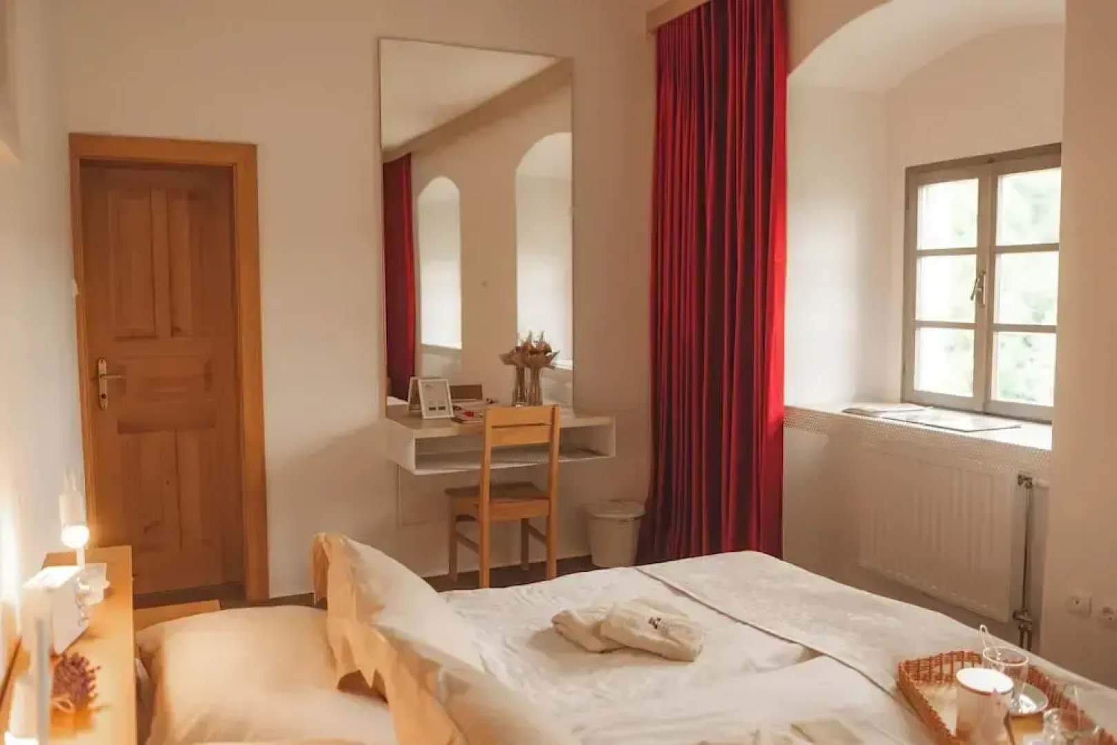 Rooms & Apartments Podsreda Castle