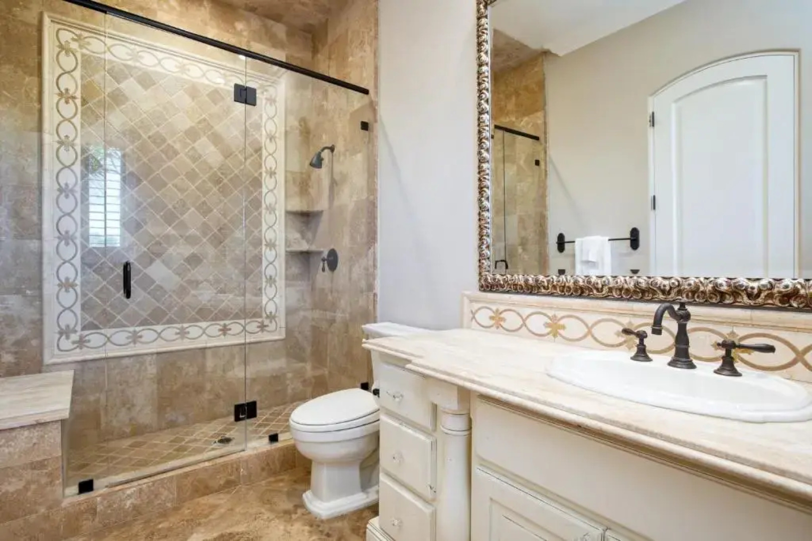 Sky Lantern by AvantStay Stunning Oasis w Pool Hot Tubs Volley Ball Court Home Office