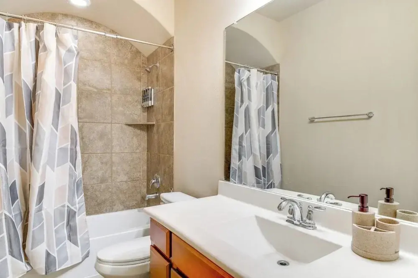 < 1 Mi to Lake Conroe: Home w/ Furnished Patio!