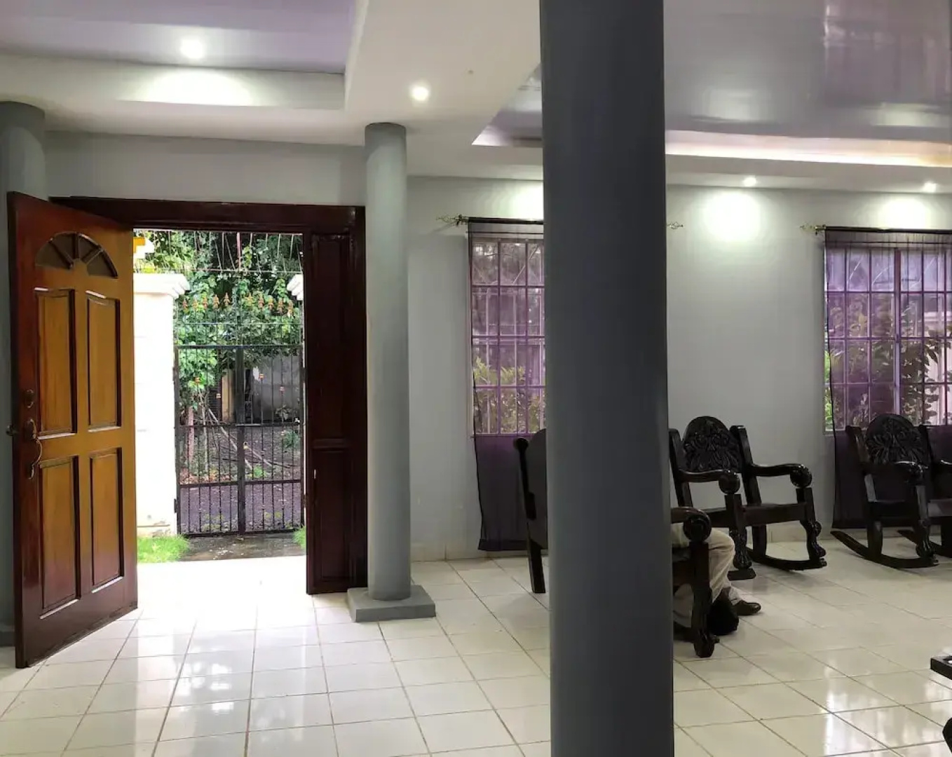 4 Bed House-sleeps 8-pet Friendly-private Garden