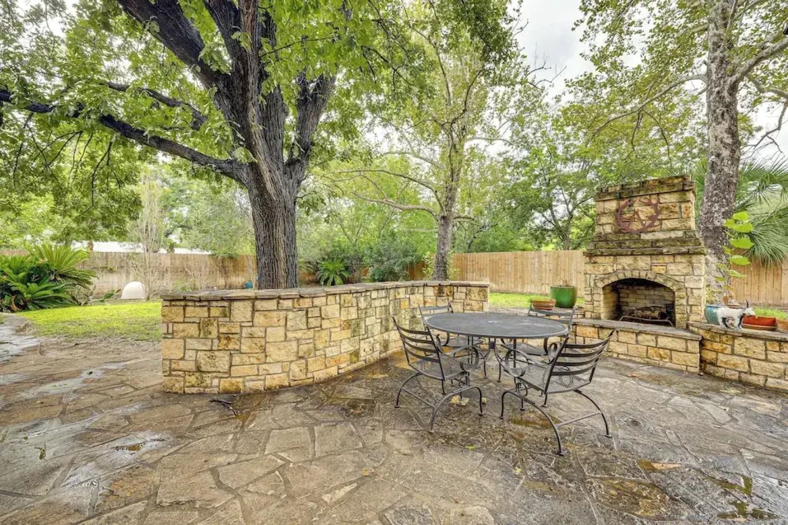 Del Rio Home w/ Large Yard, BBQ + Fireplace!