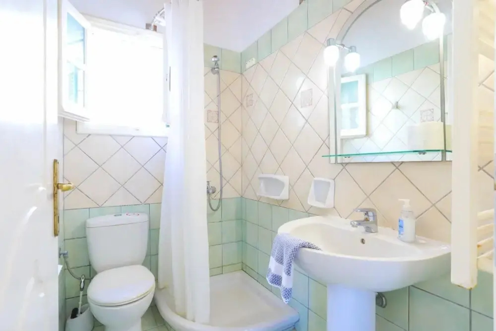 Alexandra Bay Front in