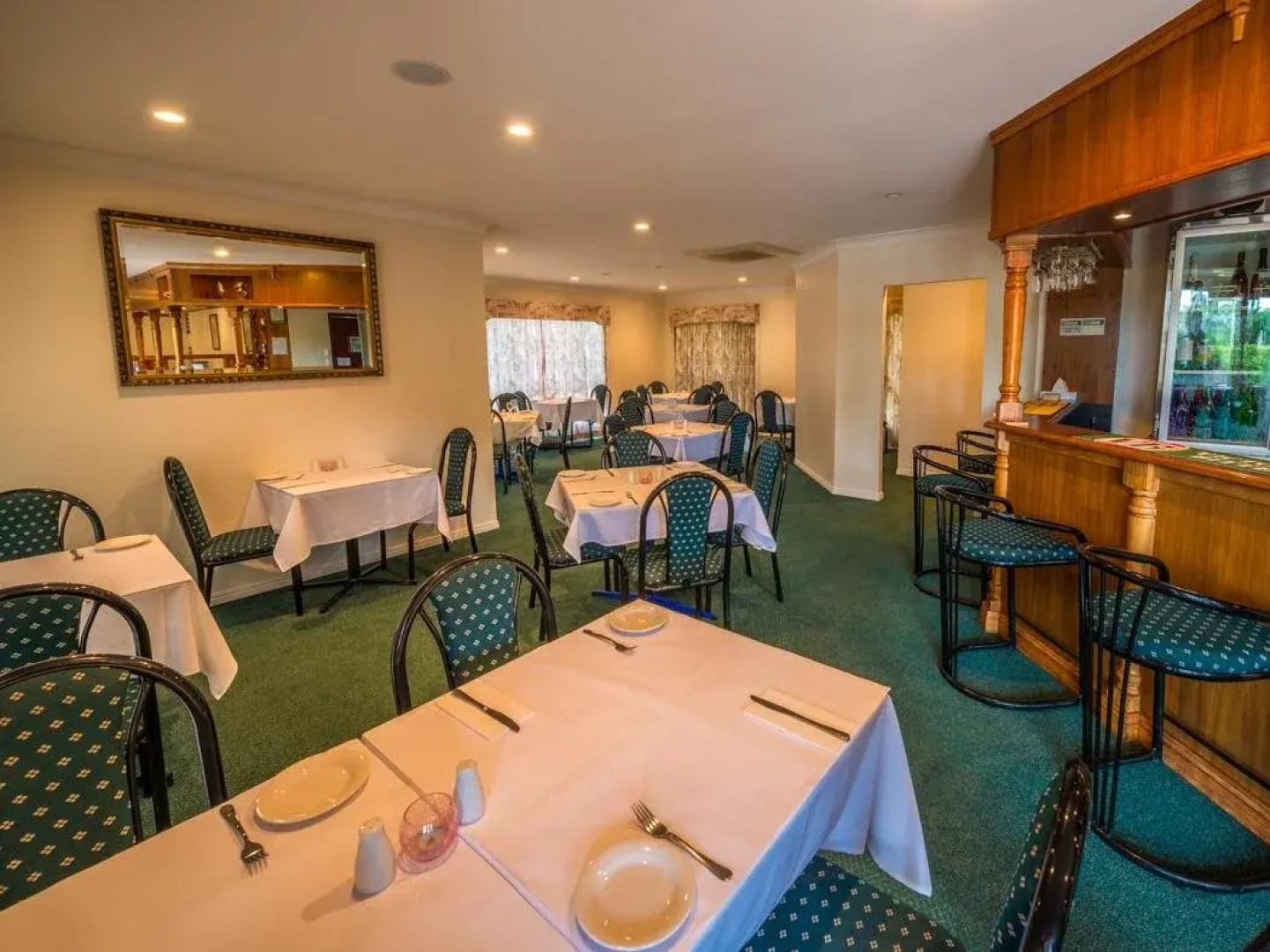 Rocky Gardens Motor Inn