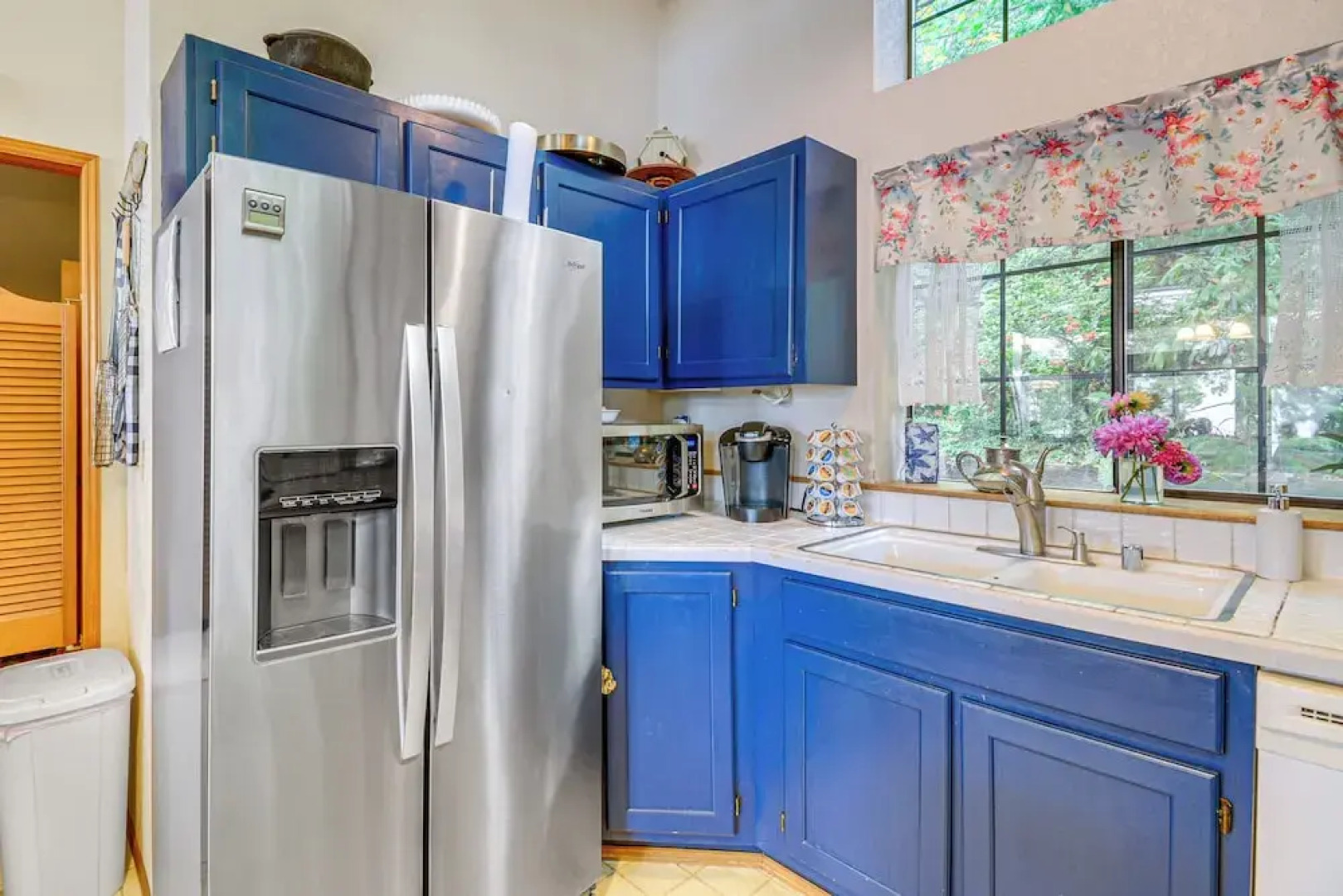 Waterfront Bainbridge Island Home: Stunning Views!