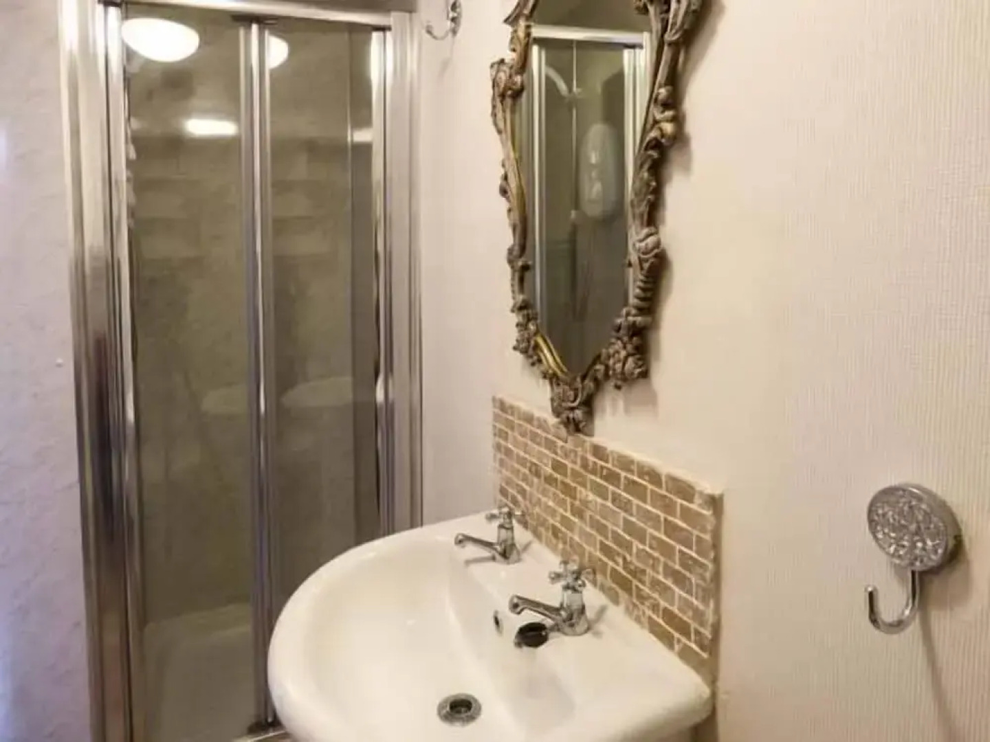 3 Queen Marys Buildings