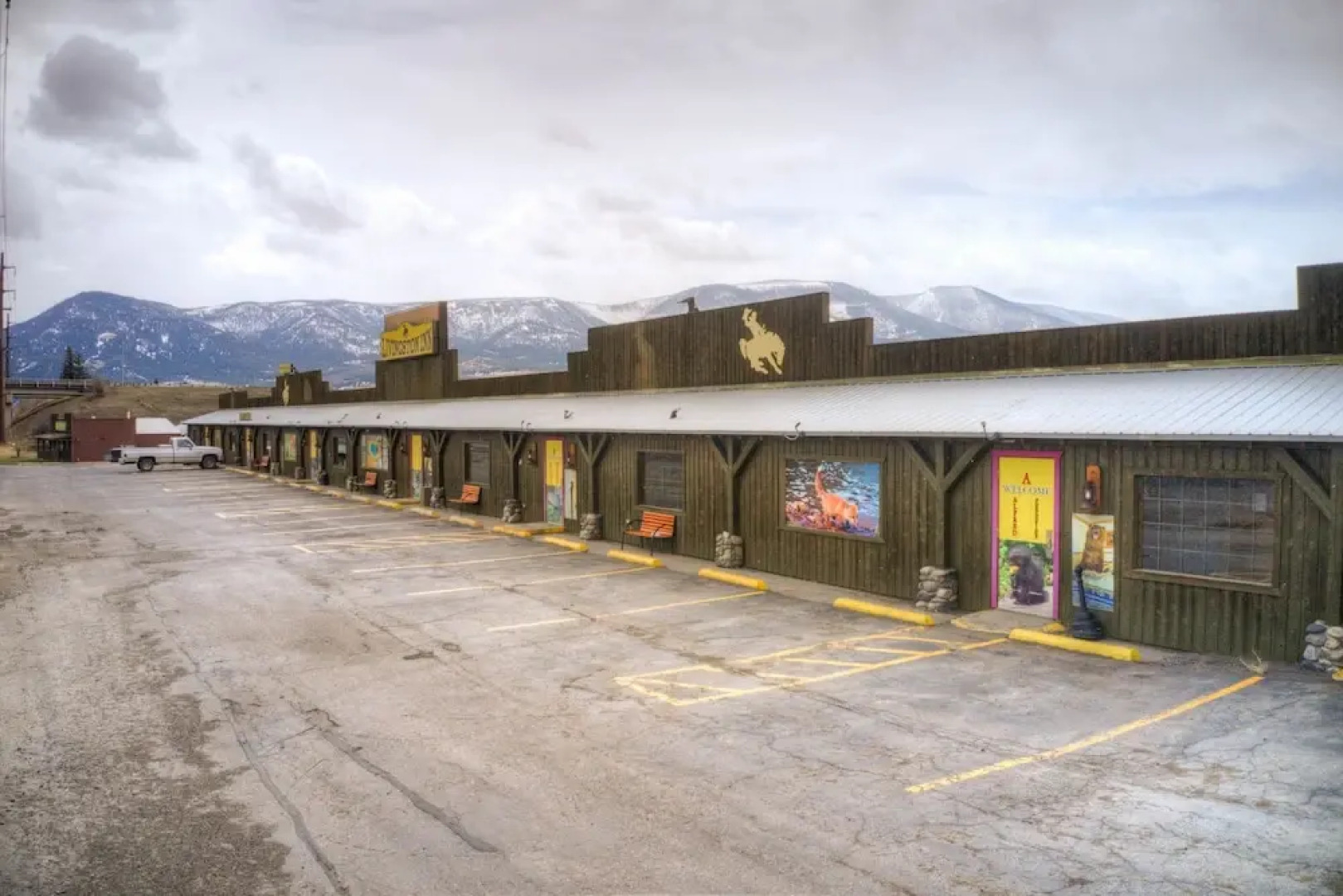 Livingston Inn - Historic