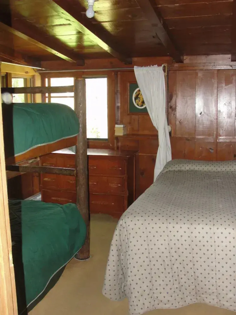 Pine Point Lodge, Resort & Motel