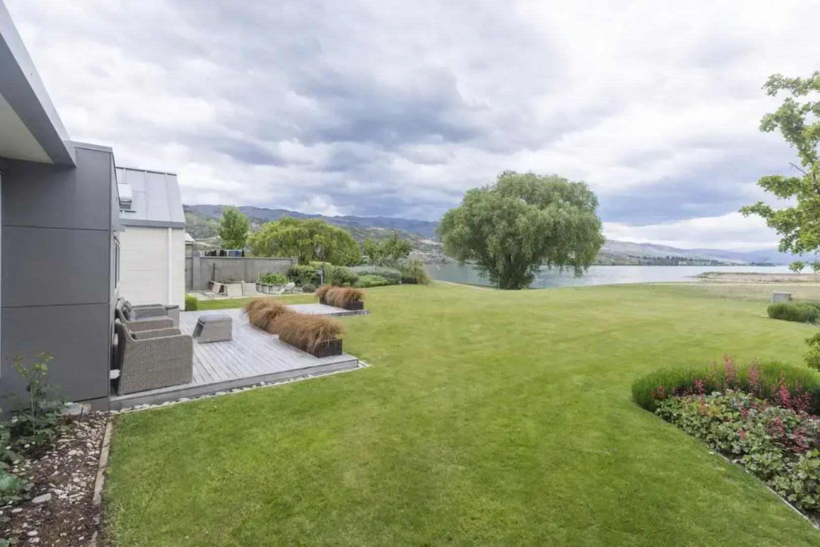 The Lakehouse - Cromwell Holiday Home