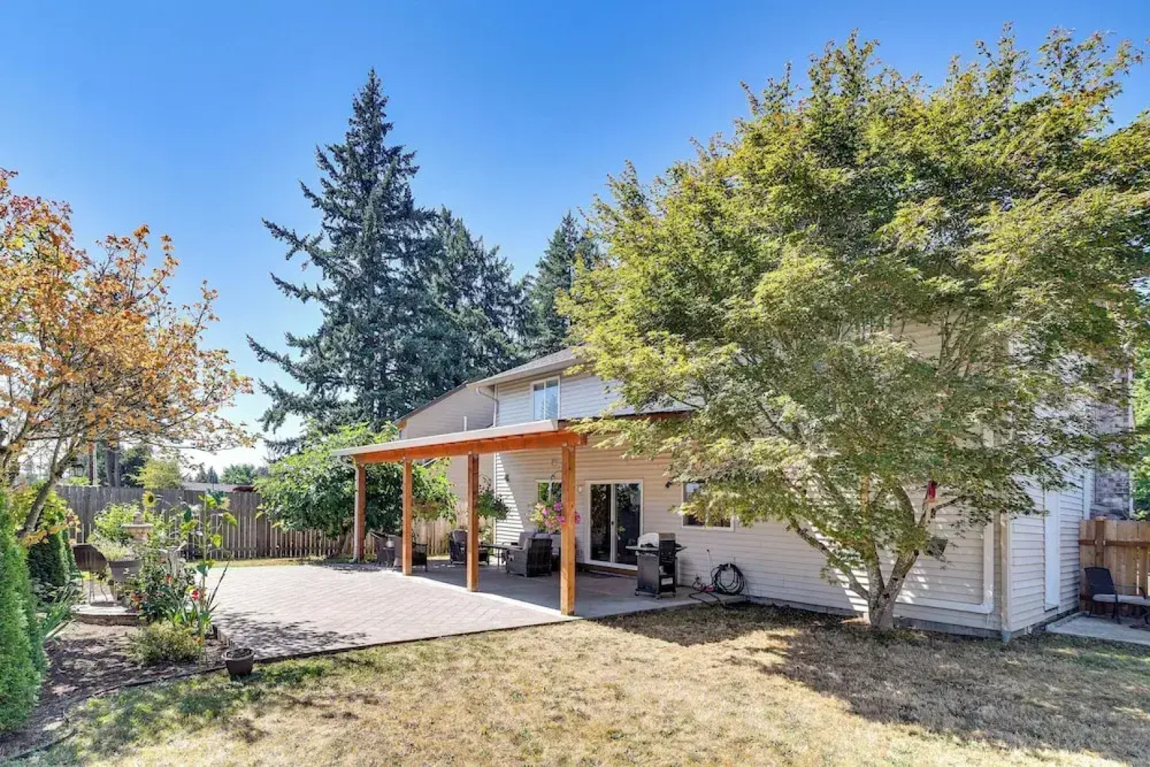 Private Outdoor Space 9 Mi to Downtown Vancouver!