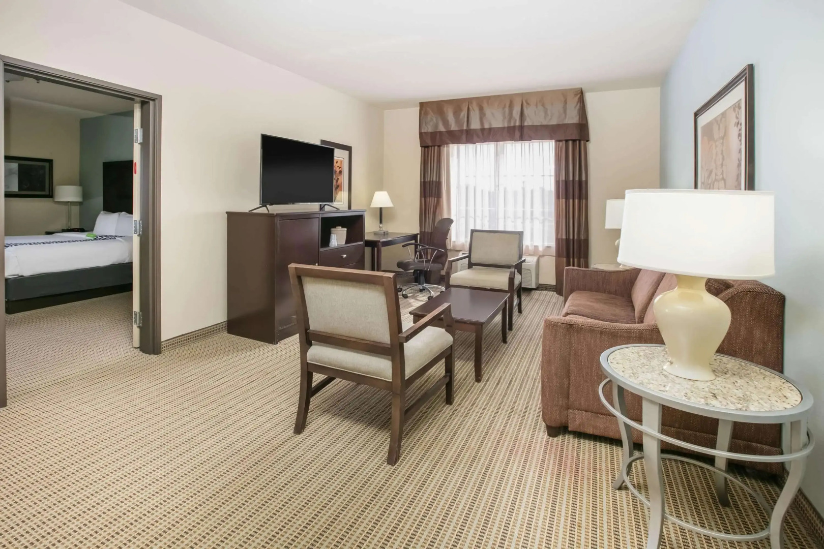 La Quinta Inn & Suites by Wyndham DFW Airport West - Euless